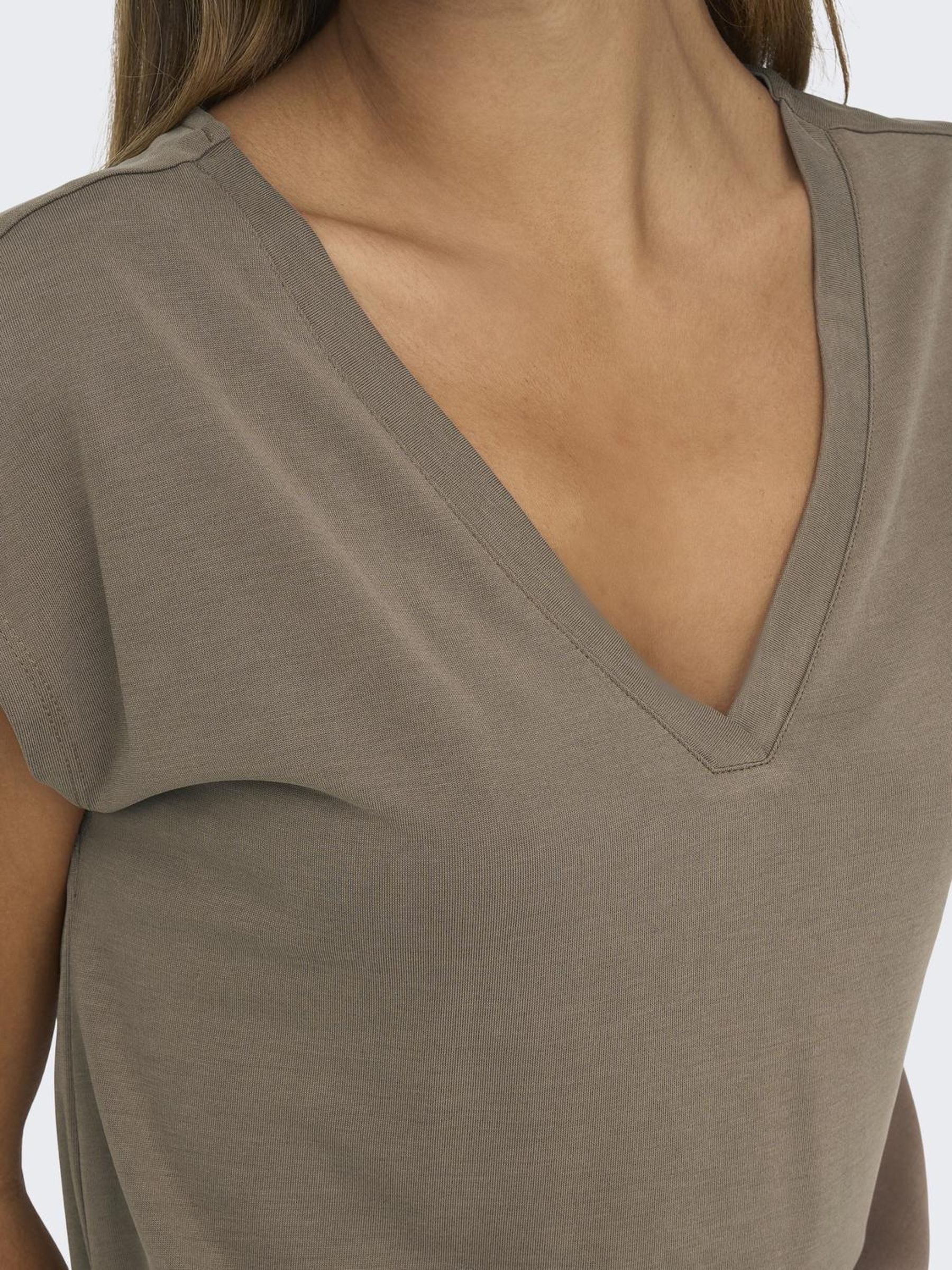 Only Shirt met V-hals ONLFREE S S MODAL V-NEC TOP BOX JRS NOOS