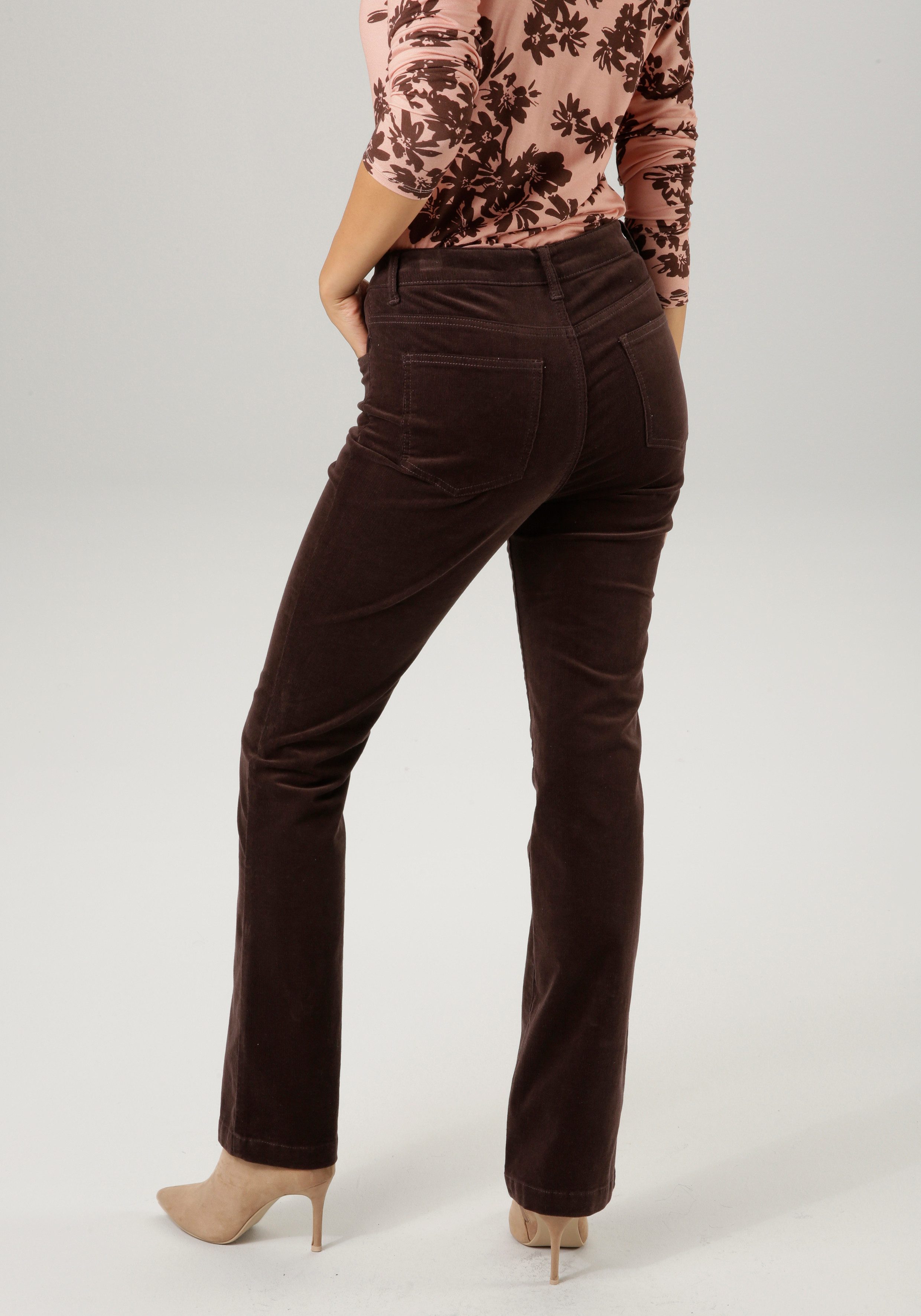 Aniston CASUAL Cordbroek in trendy bootcut-vorm