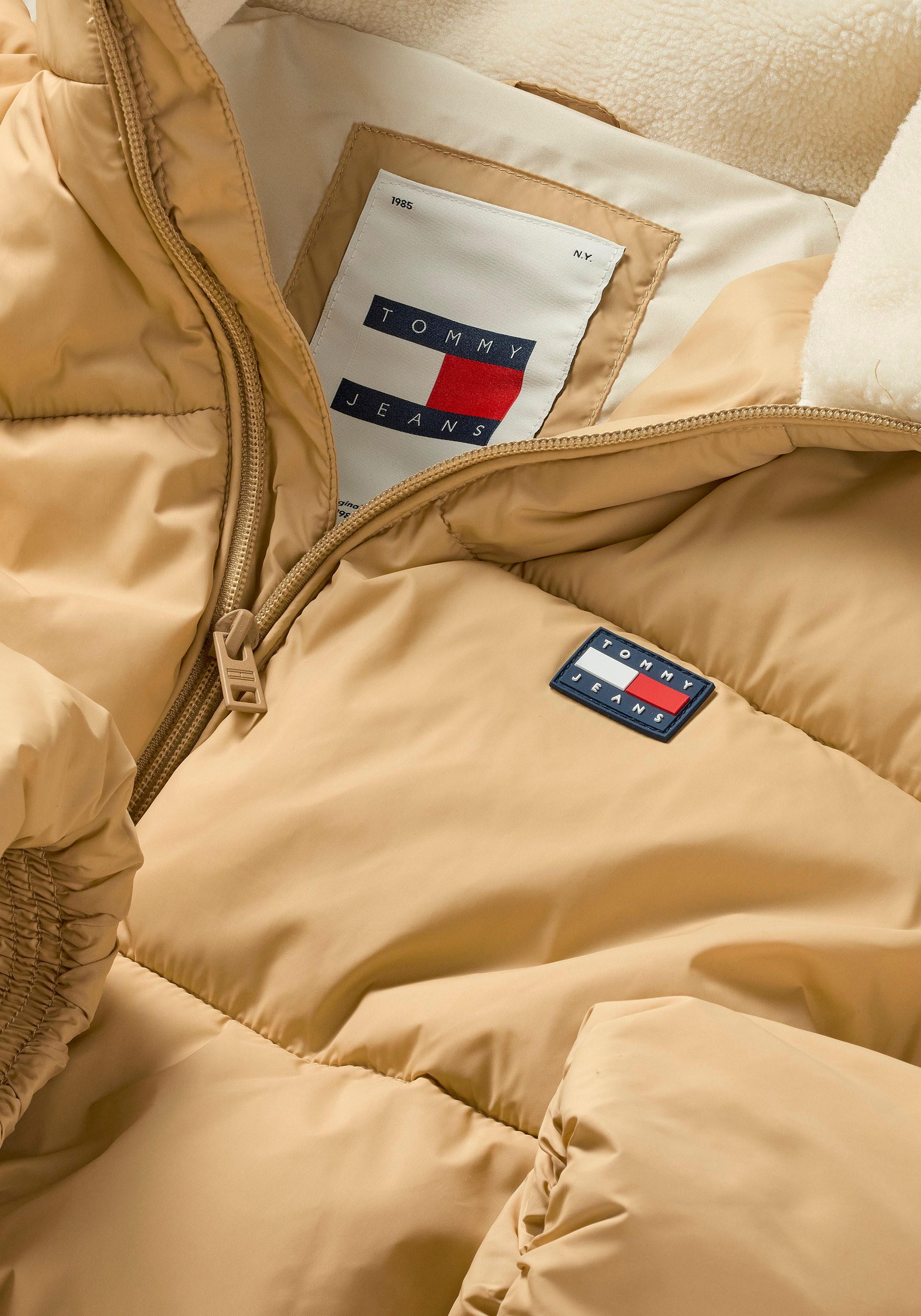 TOMMY JEANS Gewatteerde jas TJM POLY PUFFER EXT Winterjas met staande kraag, gevoerd teddy, binnenzakken