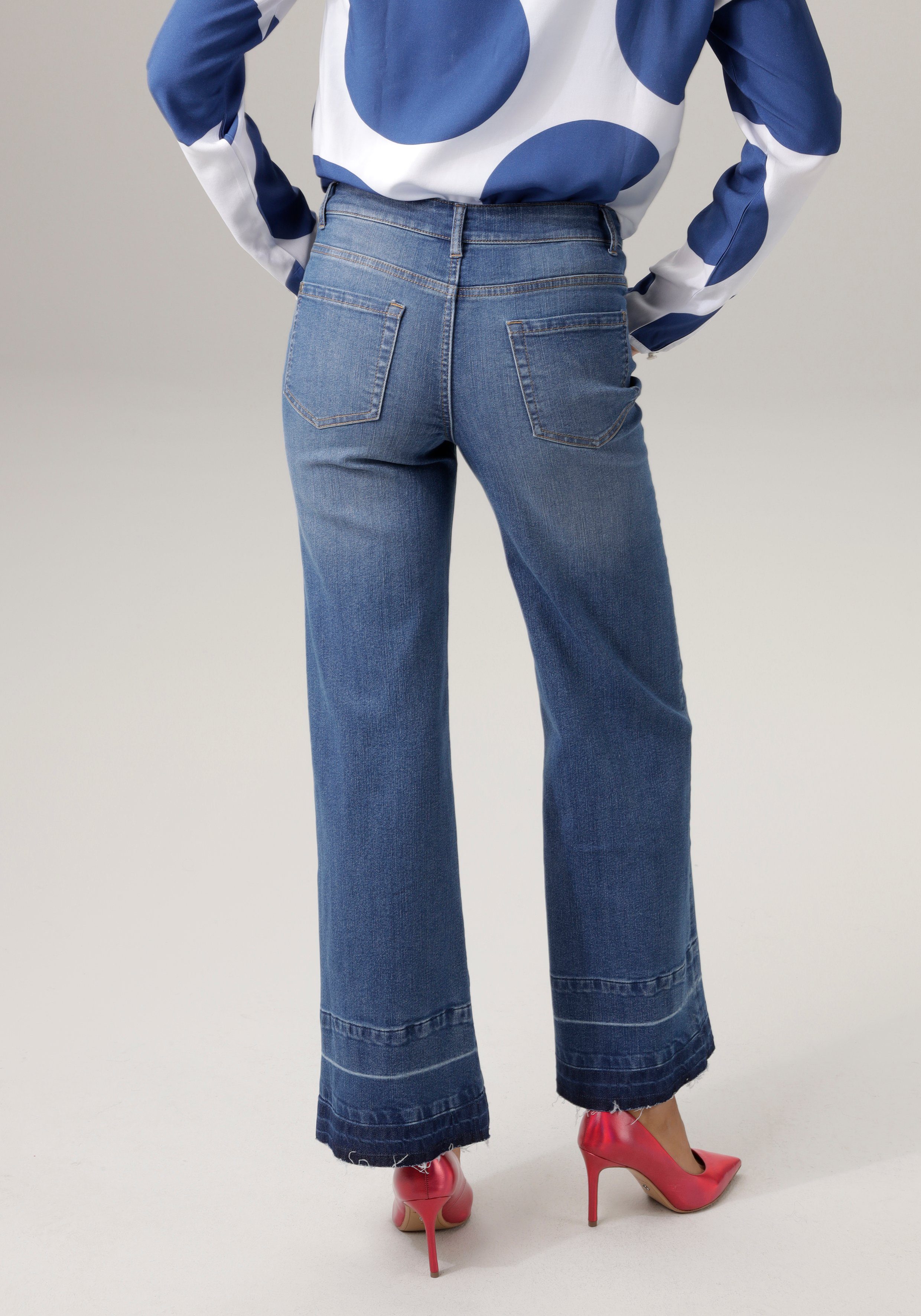 Aniston CASUAL Straight jeans met een trendy wassing op de licht gerafelde zoom