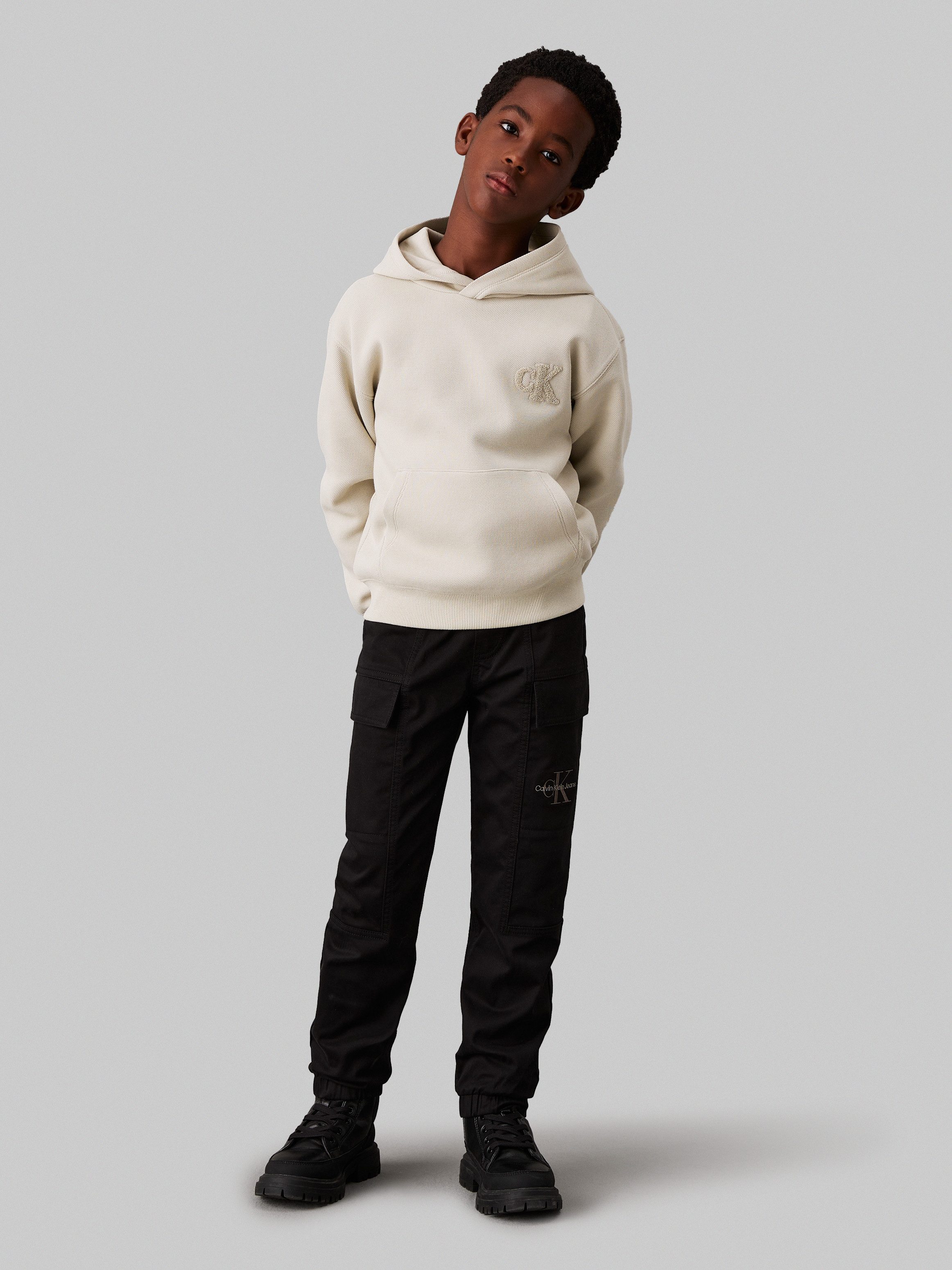Calvin Klein Sweatbroek ESSENTIAL WOVEN CARGO PANTS voor kinderen tot 16 jaar met logo-print
