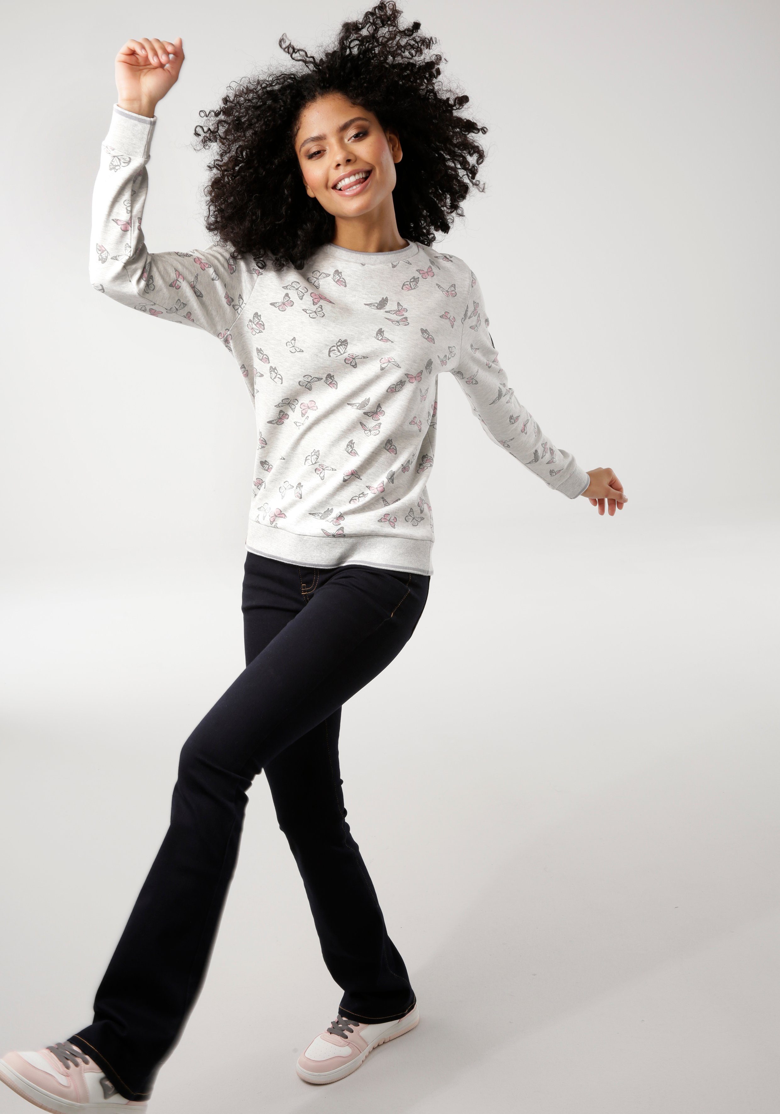 KangaROOS Sweatshirt met trendy all-over vlinderprint