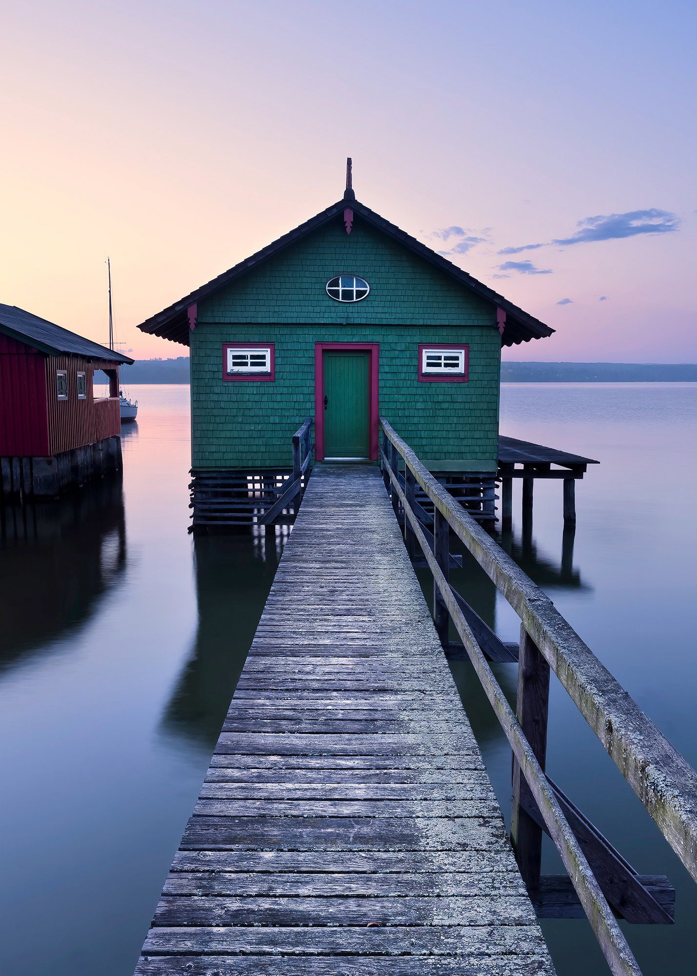 Komar fotobehang Das grüne Bootshaus