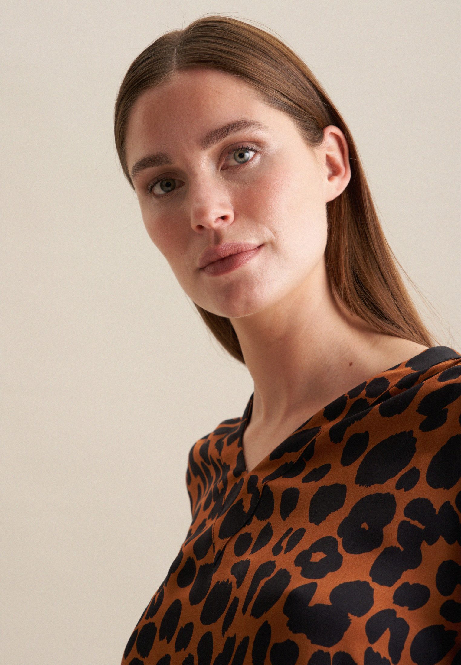 seidensticker Shirtblouse Zwarte roos Lange mouwen V-hals print