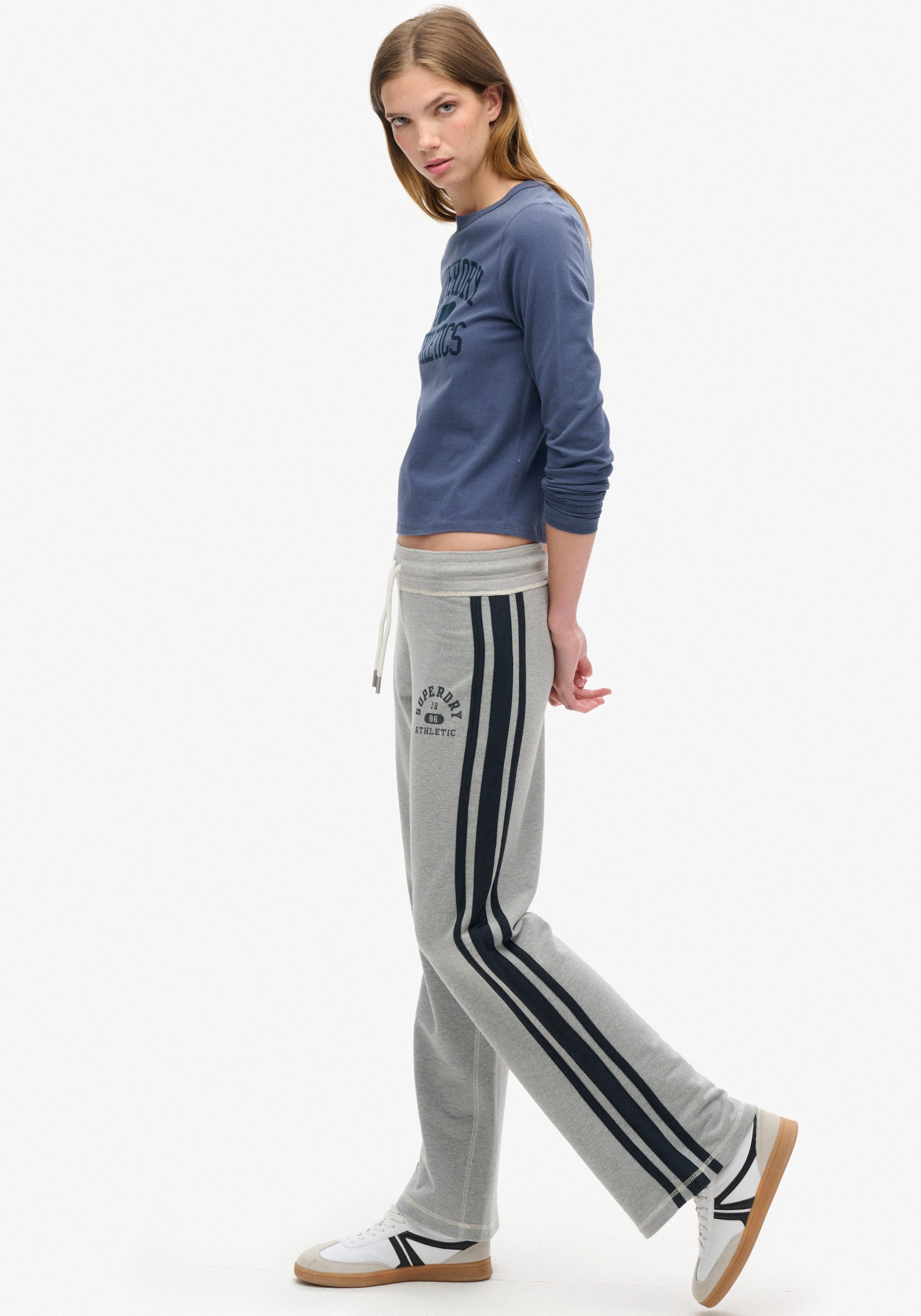 Superdry Sweatbroek ATHLETIC STRIPE FLARE JOGGER Joggingbroek met strepen en flare