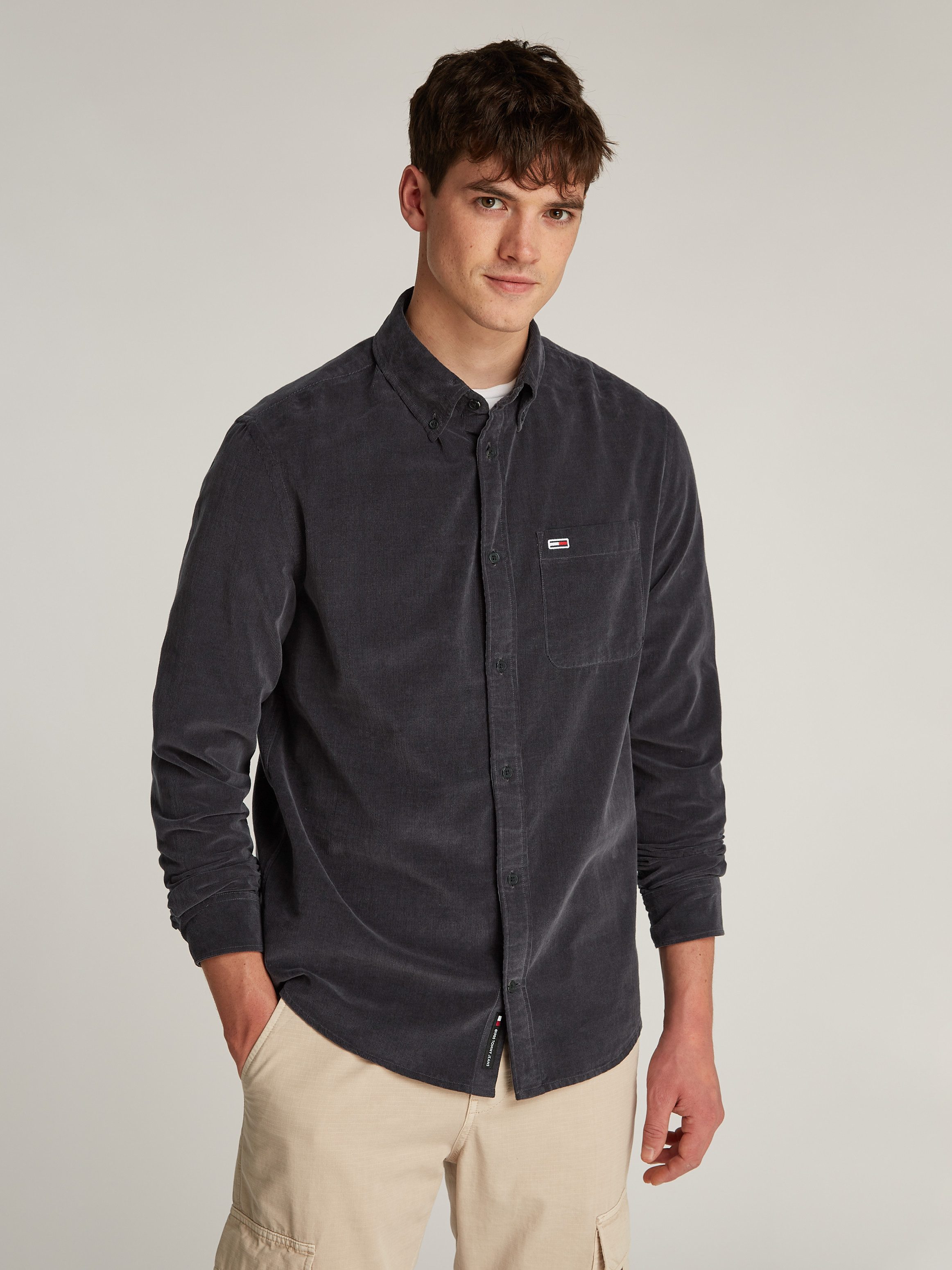 TOMMY JEANS Overhemdjasje TJM ENTRY CORD SHIRT EXT met borstzak en logoborduring