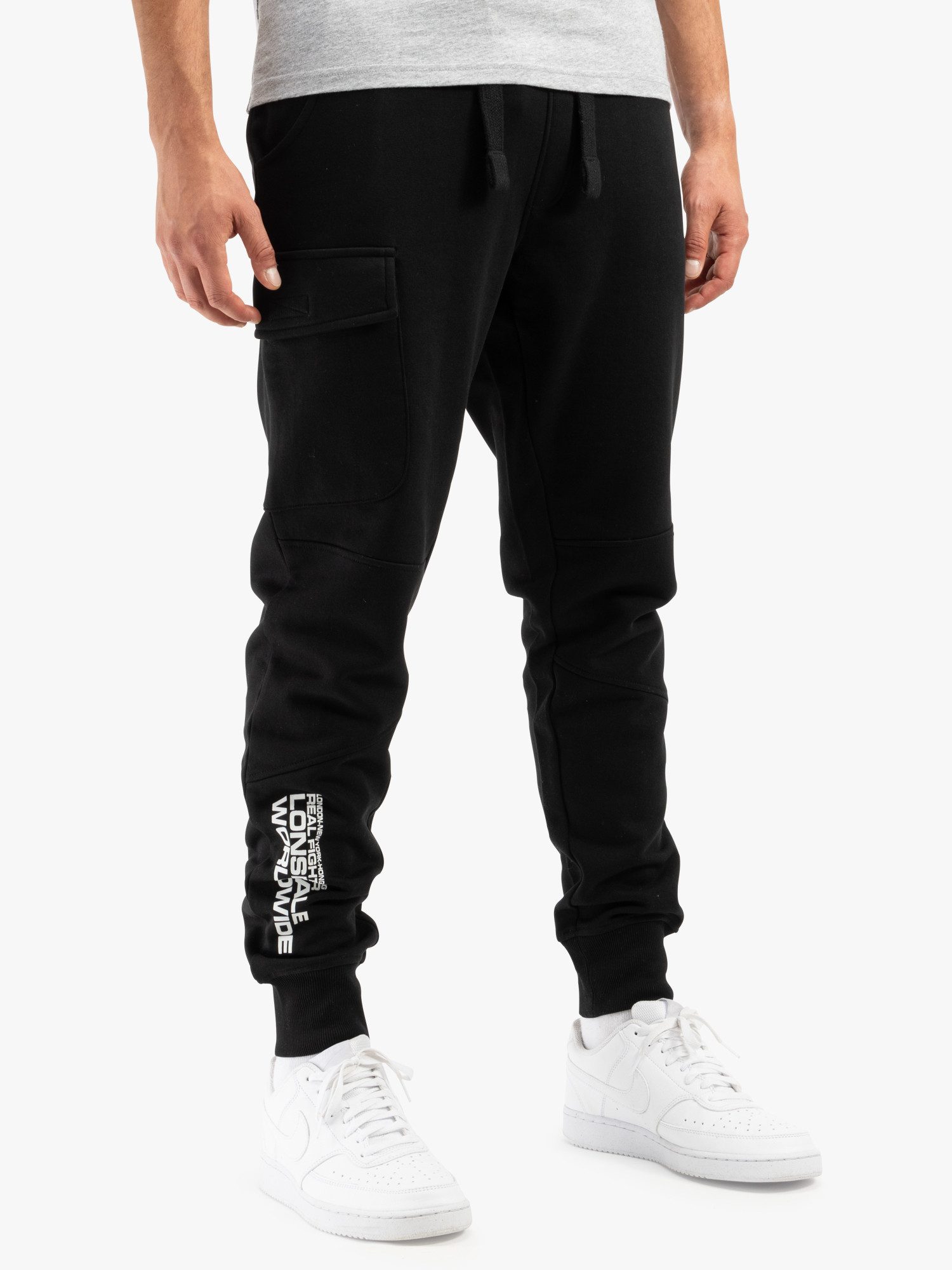 LONSDALE Tapered Broek 'Saintfield' in Zwart | ABOUT YOU