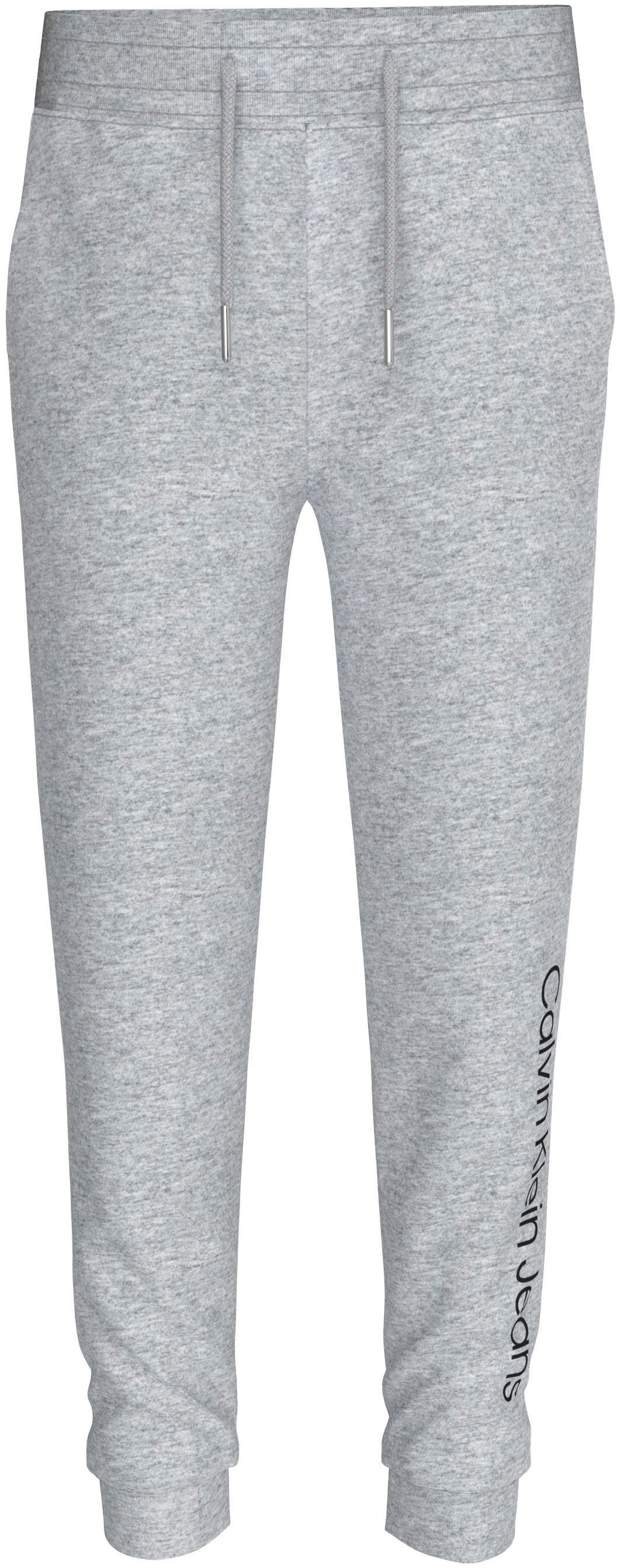 Calvin Klein Sweatbroek INST. LOGO REGULAR JOGGER voor kinderen tot 16 jaar en calvin klein lettertype