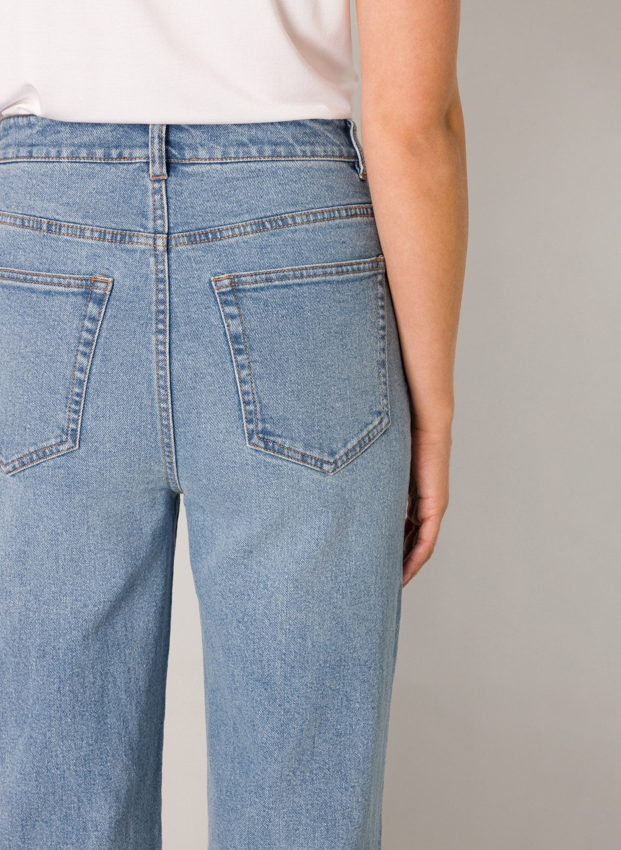 Base Level Wijde jeans AMY met wassing