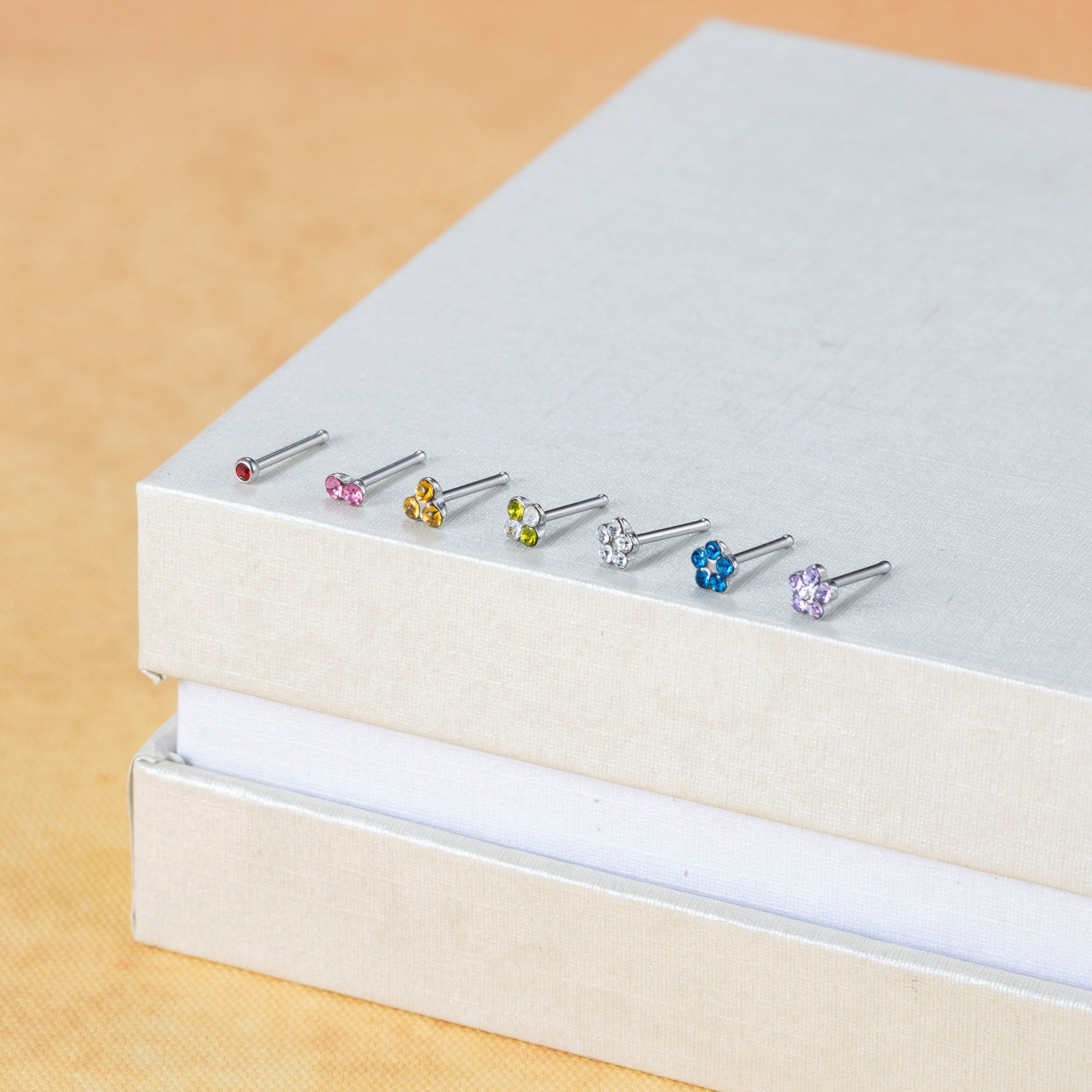 Firetti Neuspiercing-set Multipack sieraden cadeau roestvrijstalen piercing neussteker bloem (set 7-delig)