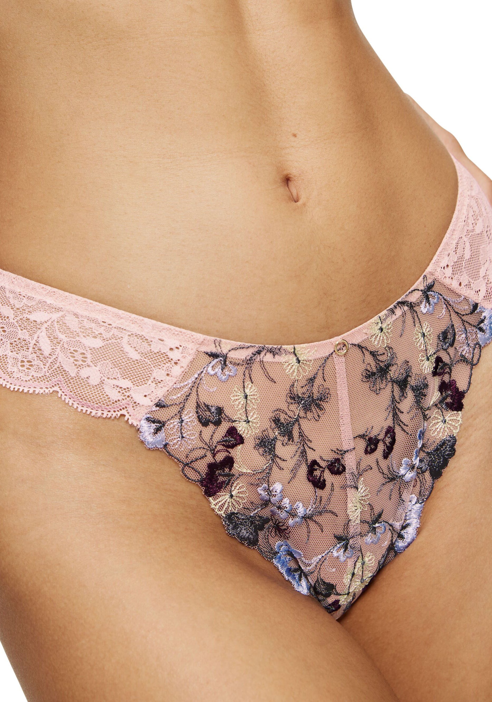 Triumph Slip Sensual Spotlight Highleg Brazilian