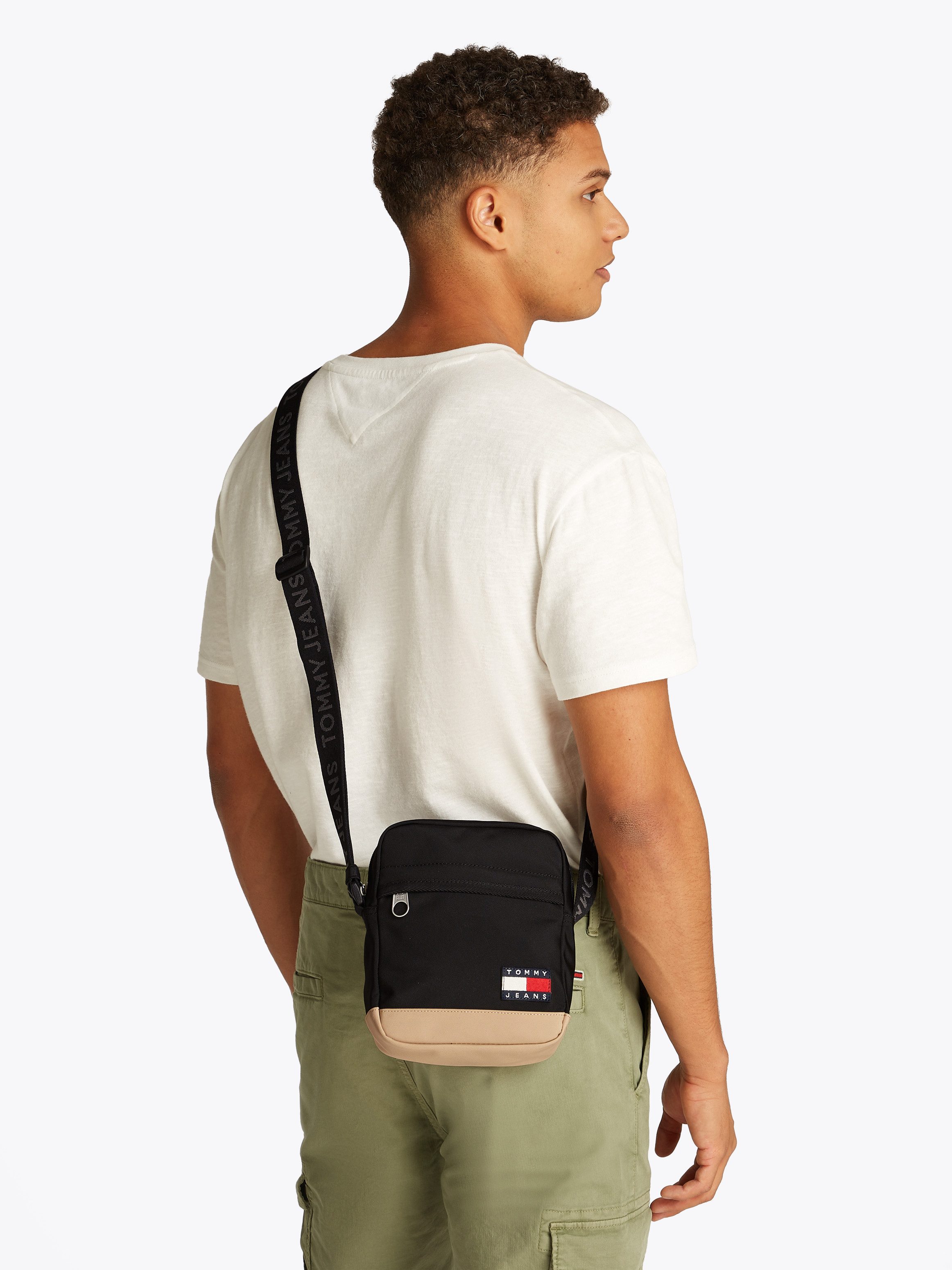 TOMMY JEANS Schoudertas TJM ESS DAILY SQUARED REPORTER , heren schoudertas, vrijetijdstas met contrasterende bodem