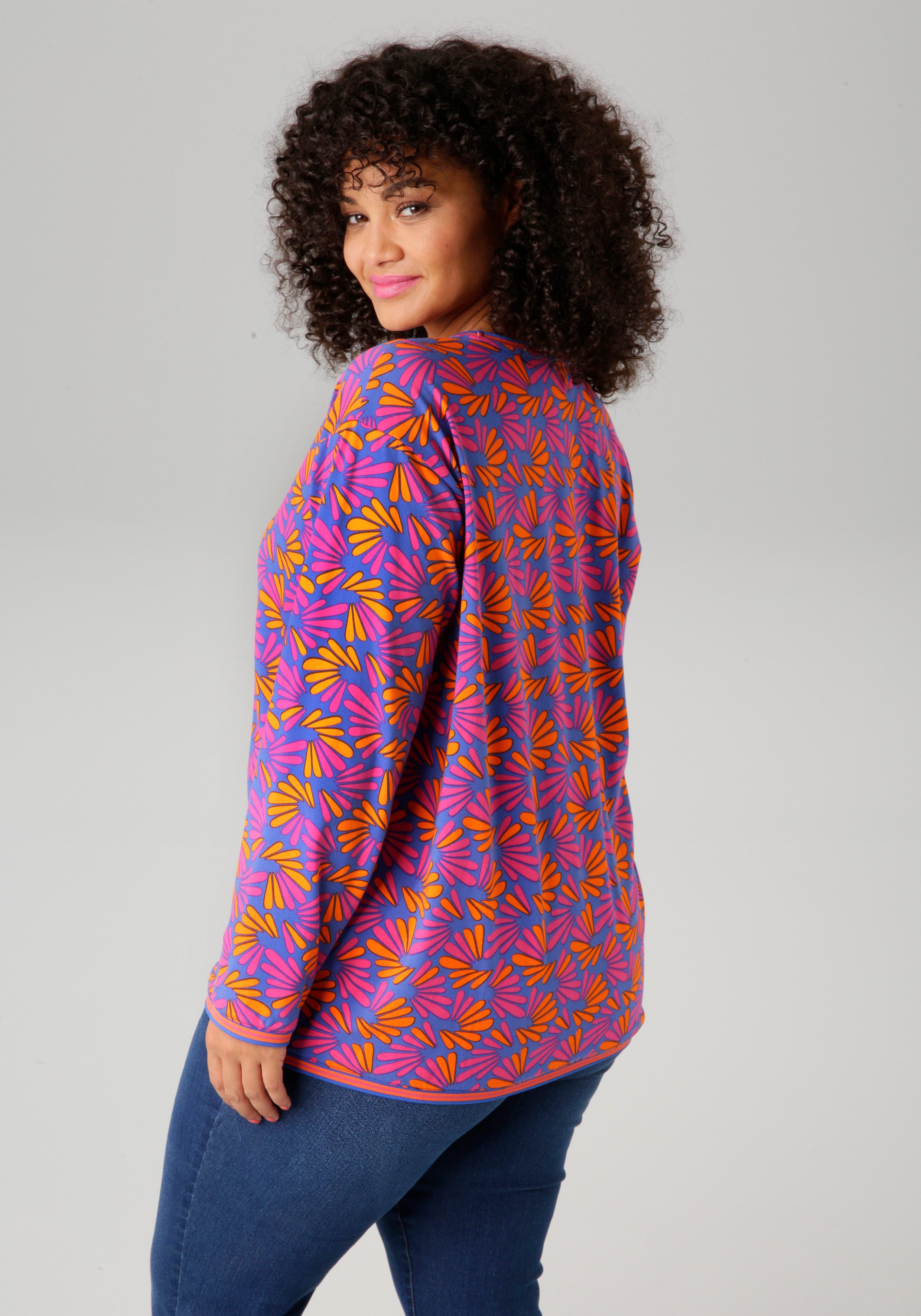 Aniston PLUS Sweatshirt met kleurrijke, grafische print - nieuwe collectie