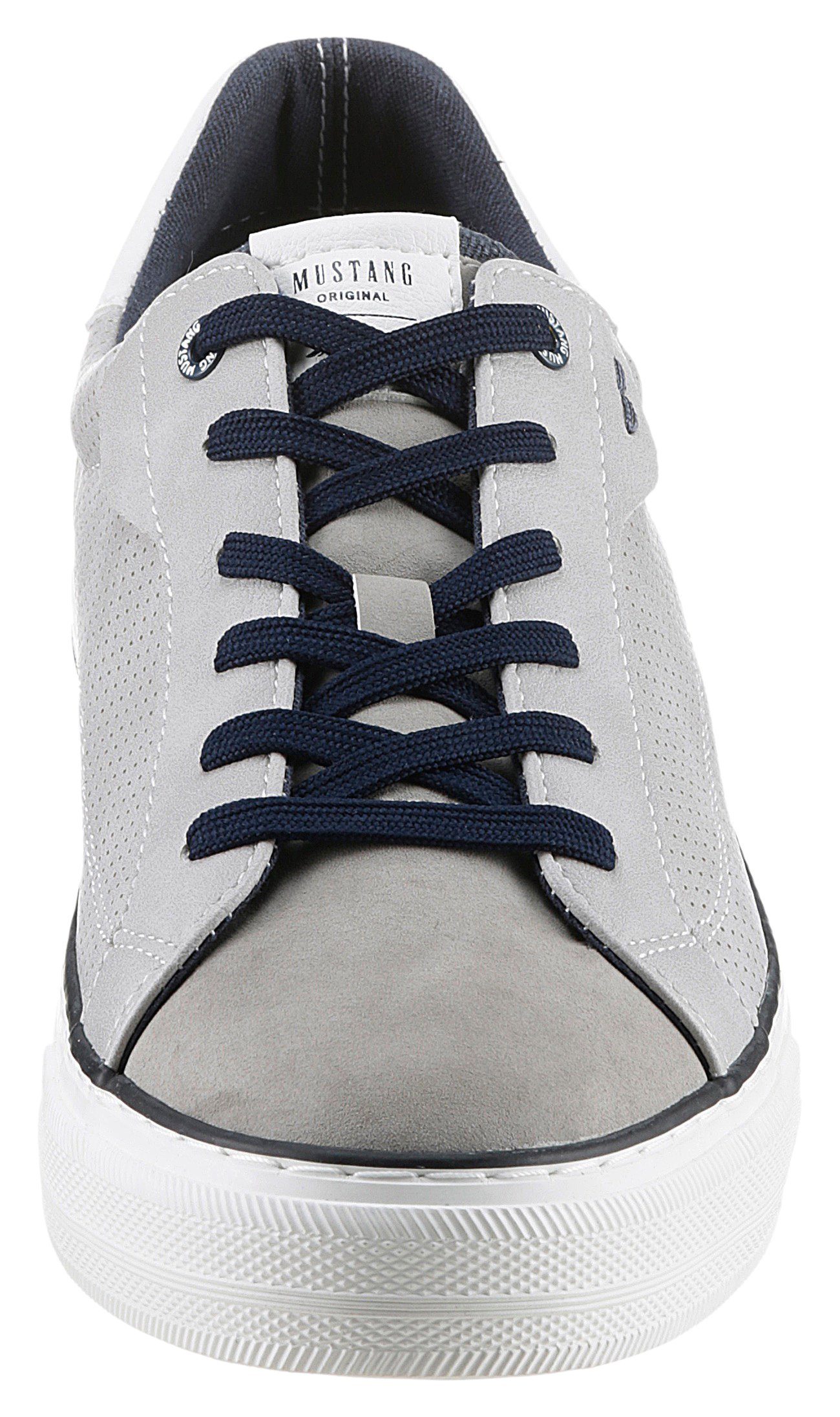 Mustang Shoes Sneakers , vrijetijdsschoen, lage schoen, veterschoen met zijlijke perforatie
