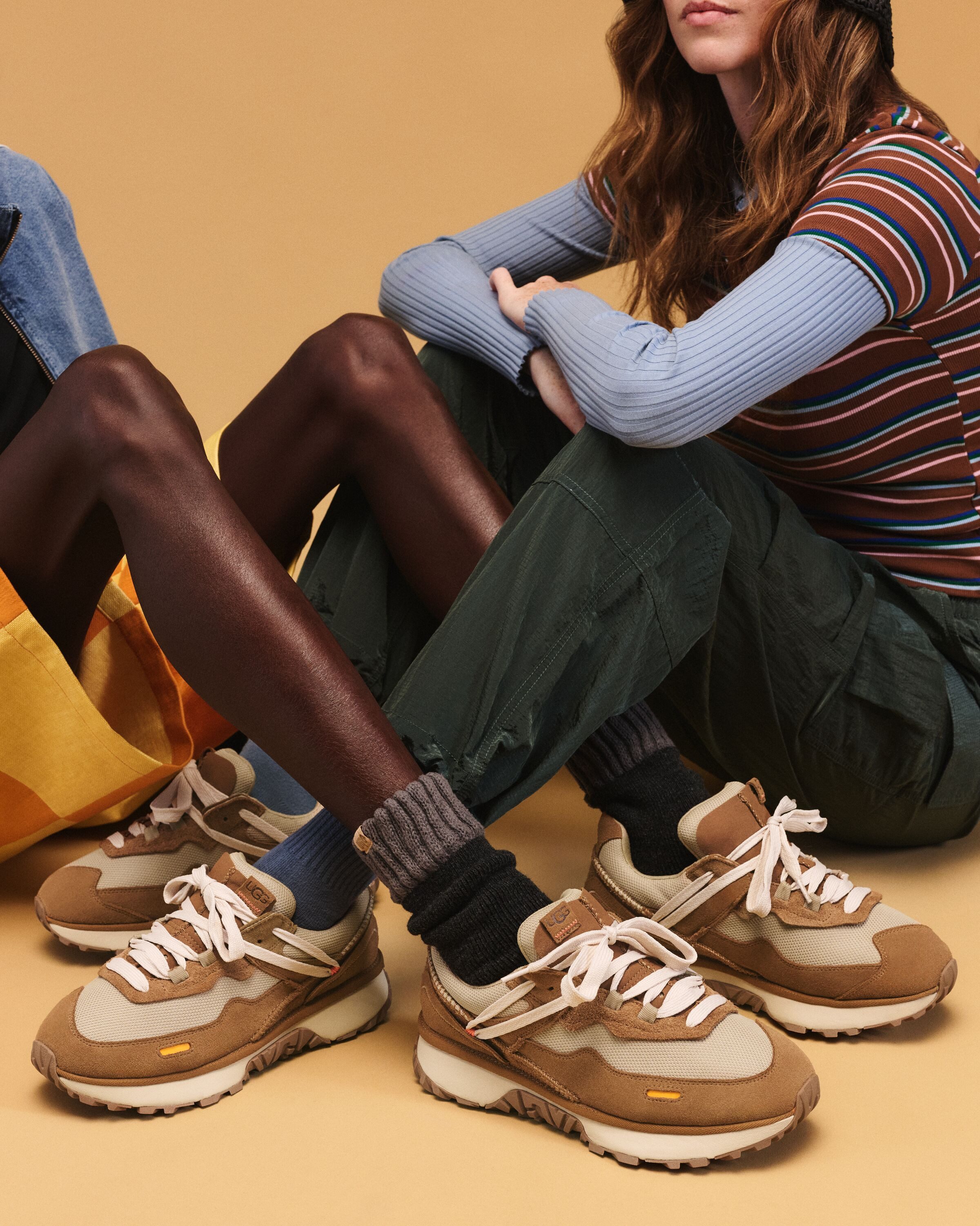 UGG Sneakers RETROFI LOW , chunky sneaker, plateausneaker met gepolsterde schacht