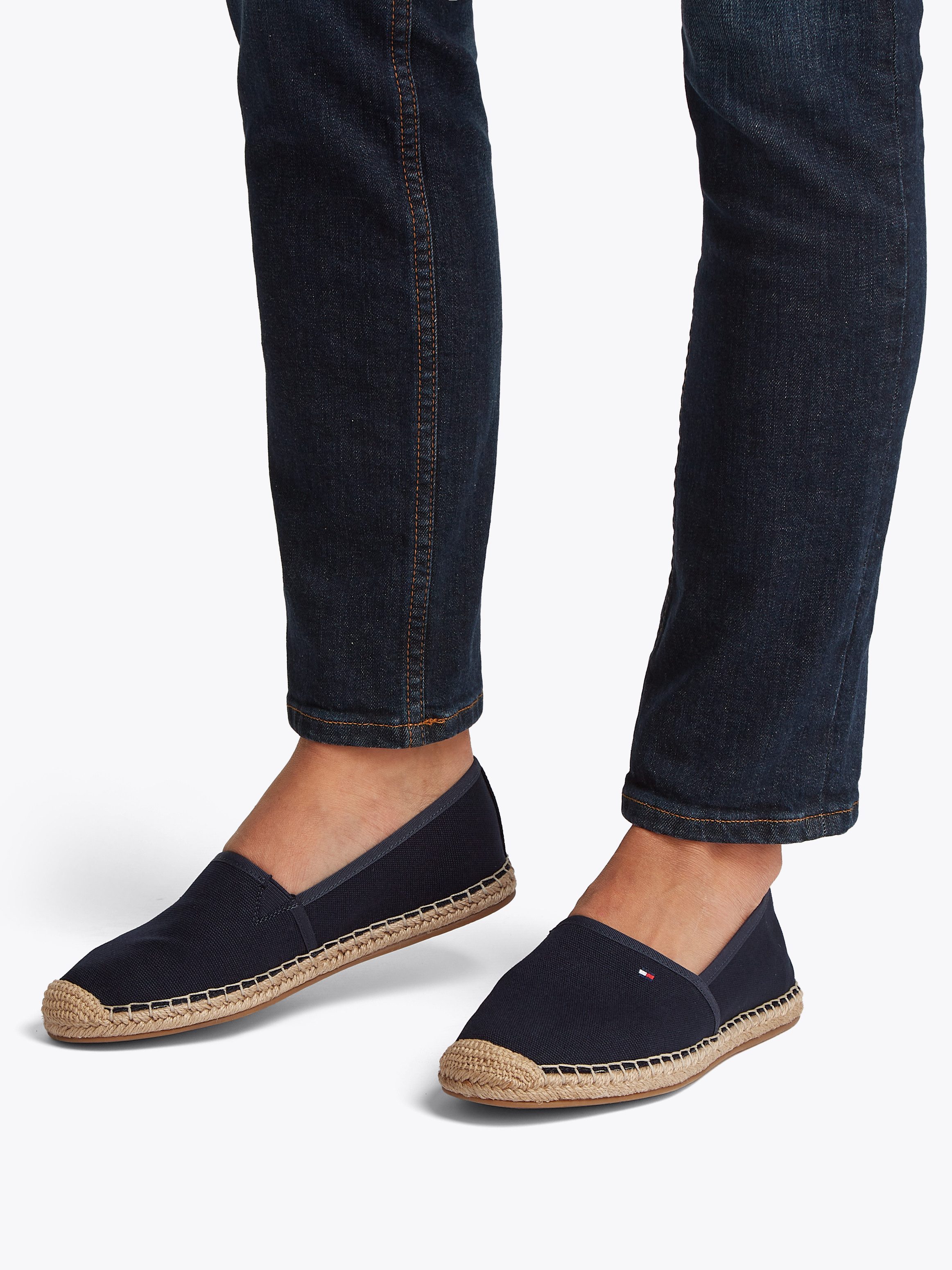 Tommy Hilfiger Espadrilles FLAG CANVAS ESPADRILLE , slippers, flats, comfortabele schoen met bamboe bekleding en decoratieve naden