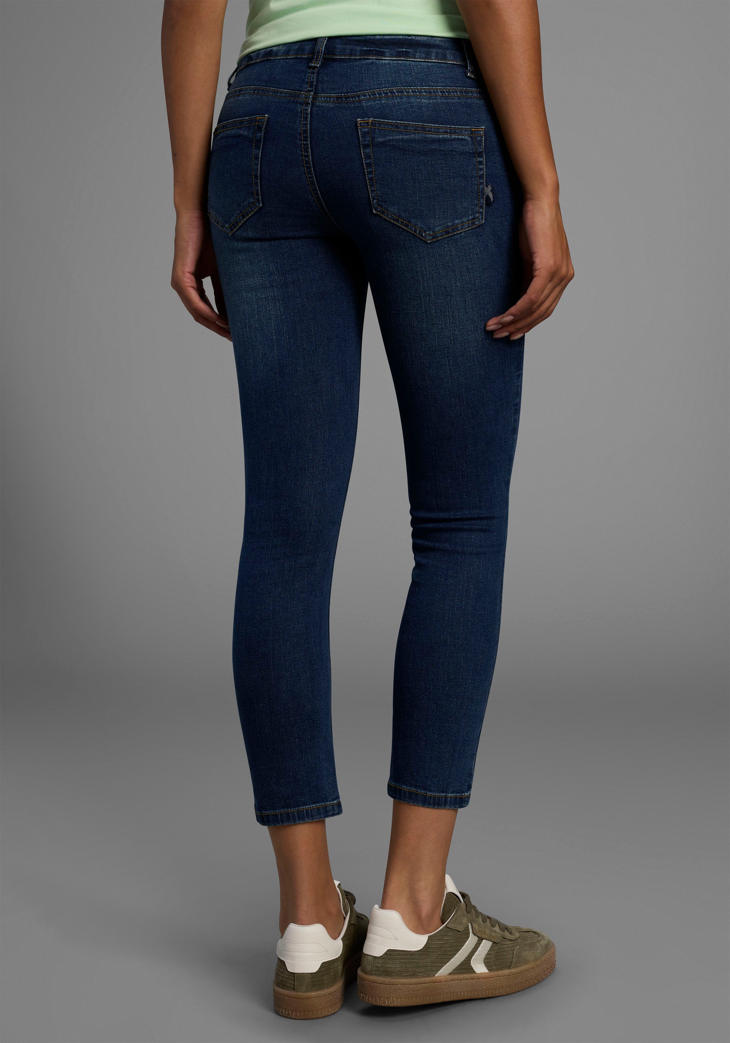Arizona 7/8 jeans Met geren extra-strakke snit, used-look-wassing, lage taille