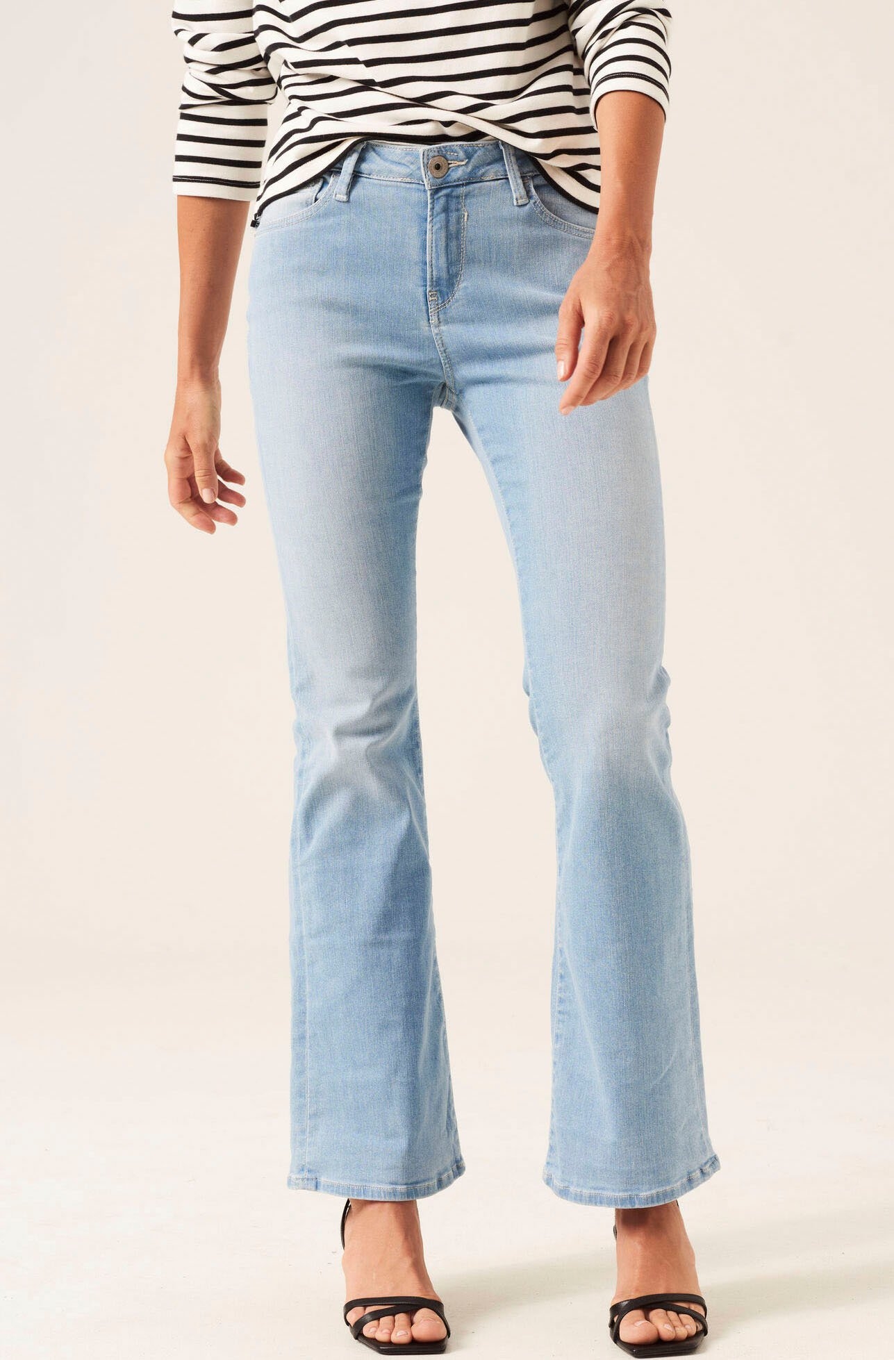 Verfijning verdrietig domein Garcia Slim fit jeans Celia Flare koop je bij | OTTO
