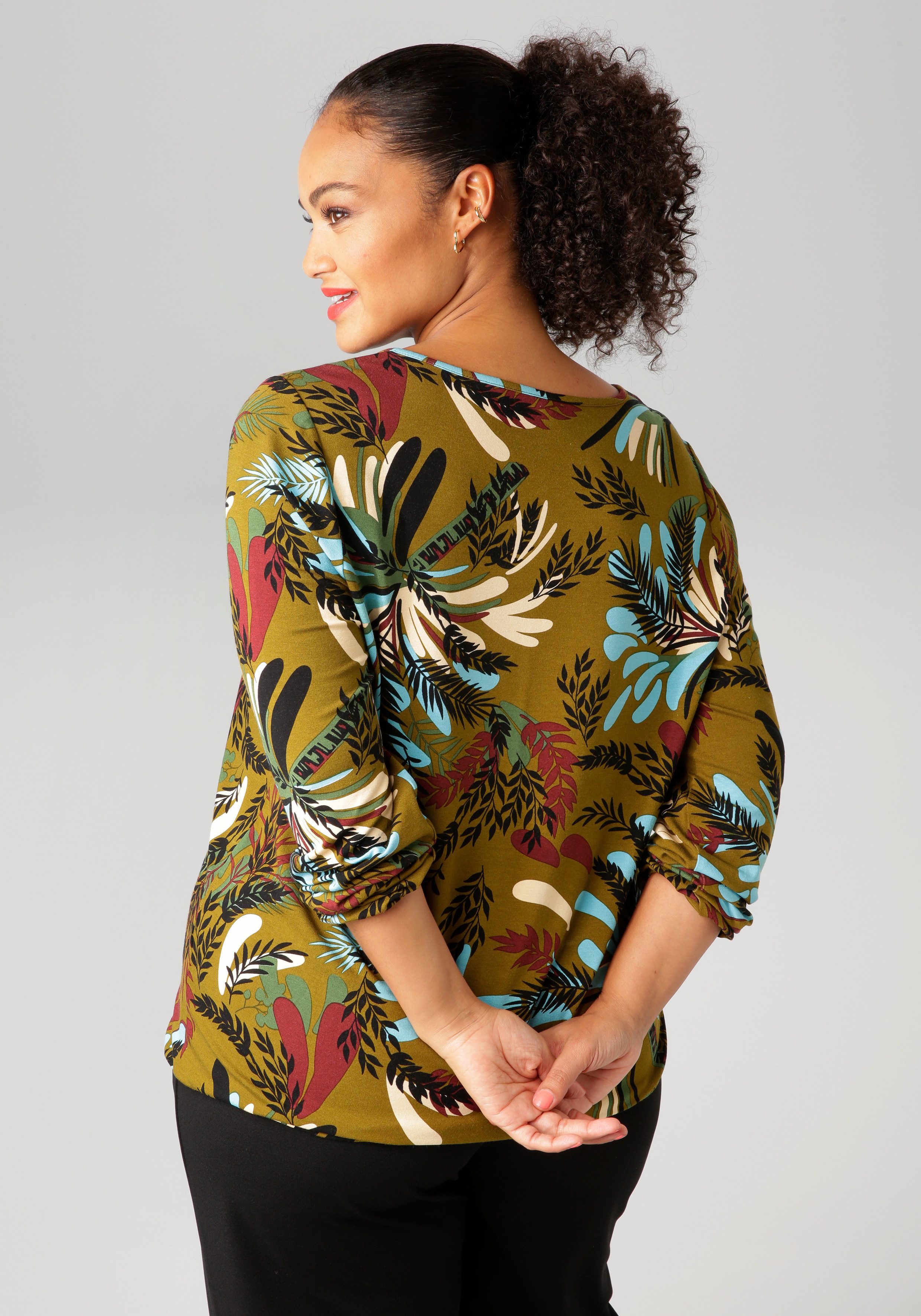 Aniston PLUS Shirt met lange mouwen met kleurharmonieuze, grootvlak bladerenprint