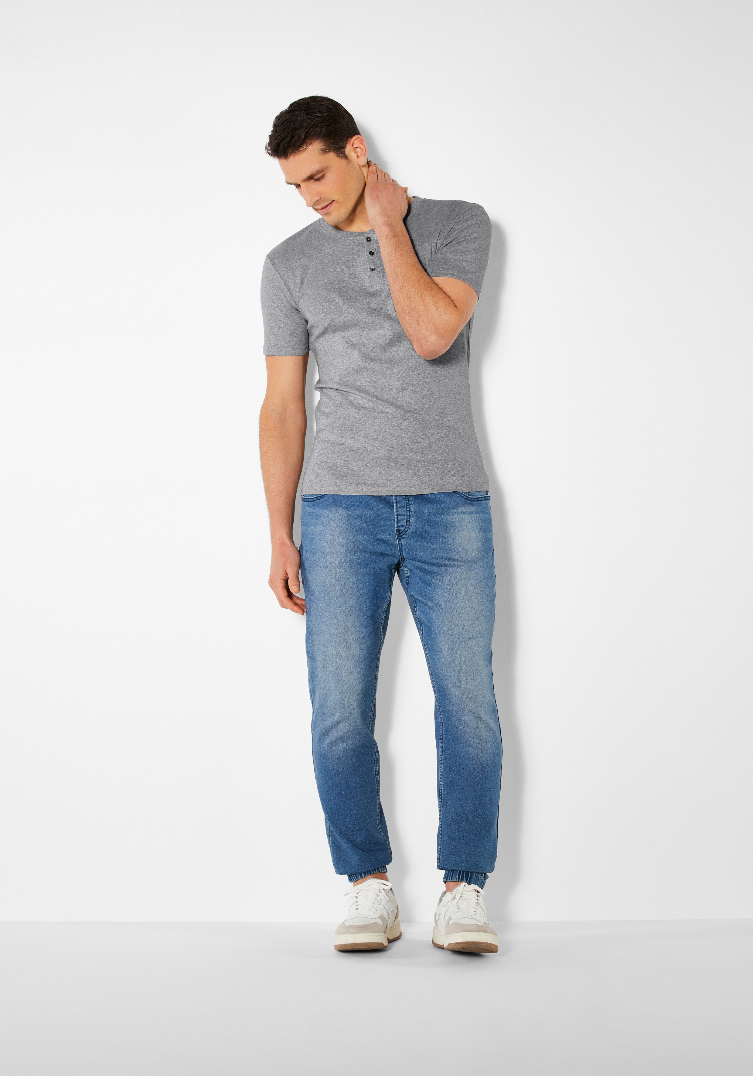 H.I.S T-shirt met een verfijnde knoopsluiting perfect als onderhemd (set)