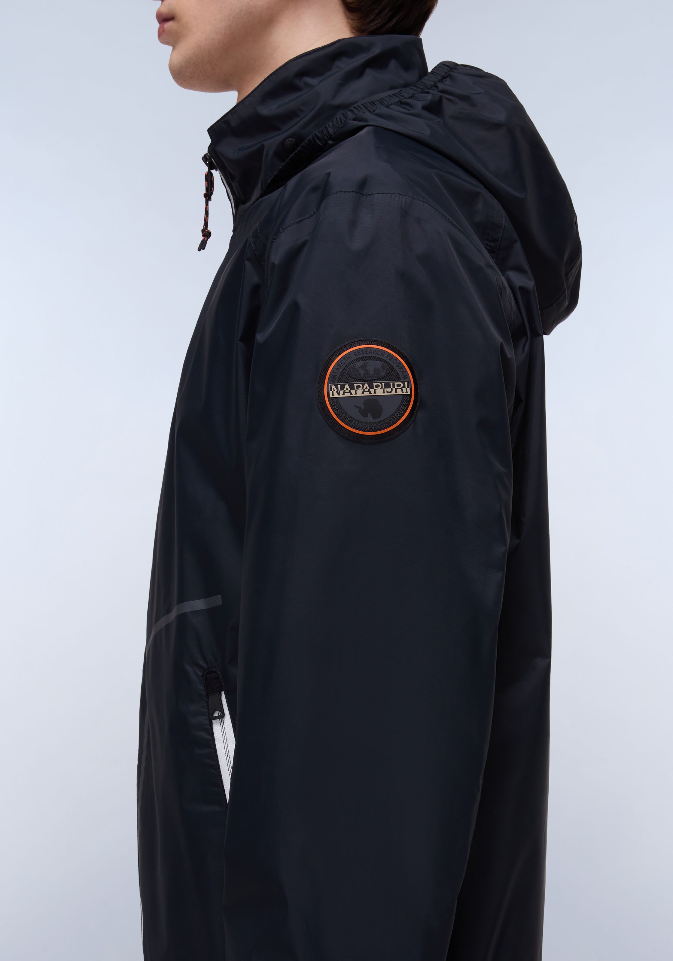 Napapijri Windbreaker A-CLOUDY 041 BLACK Met elastiek in de zoom, met staande kraag