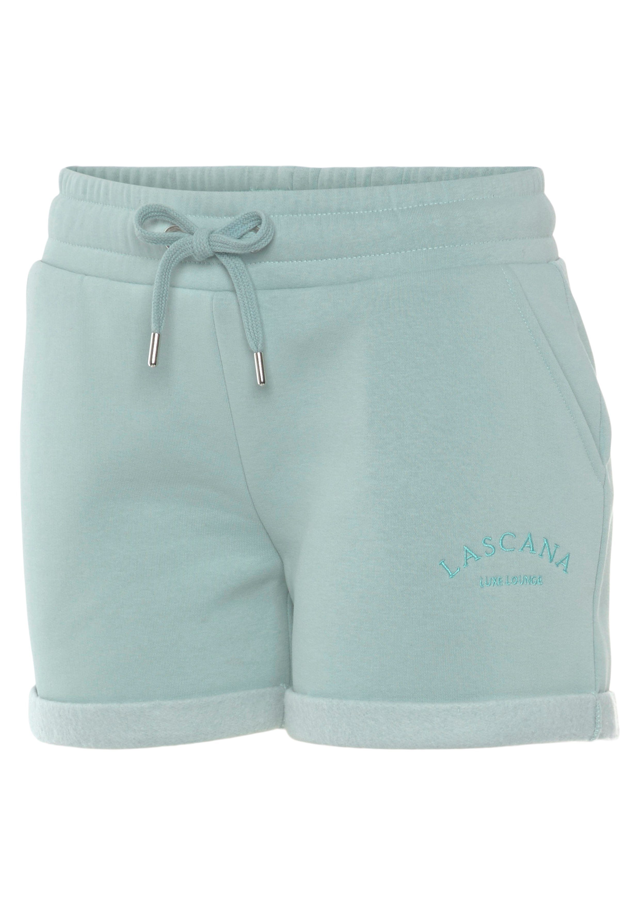 Lascana Relaxshorts - Sweatshorts - Korte broek met zijzakken en logostiksel, loungewear