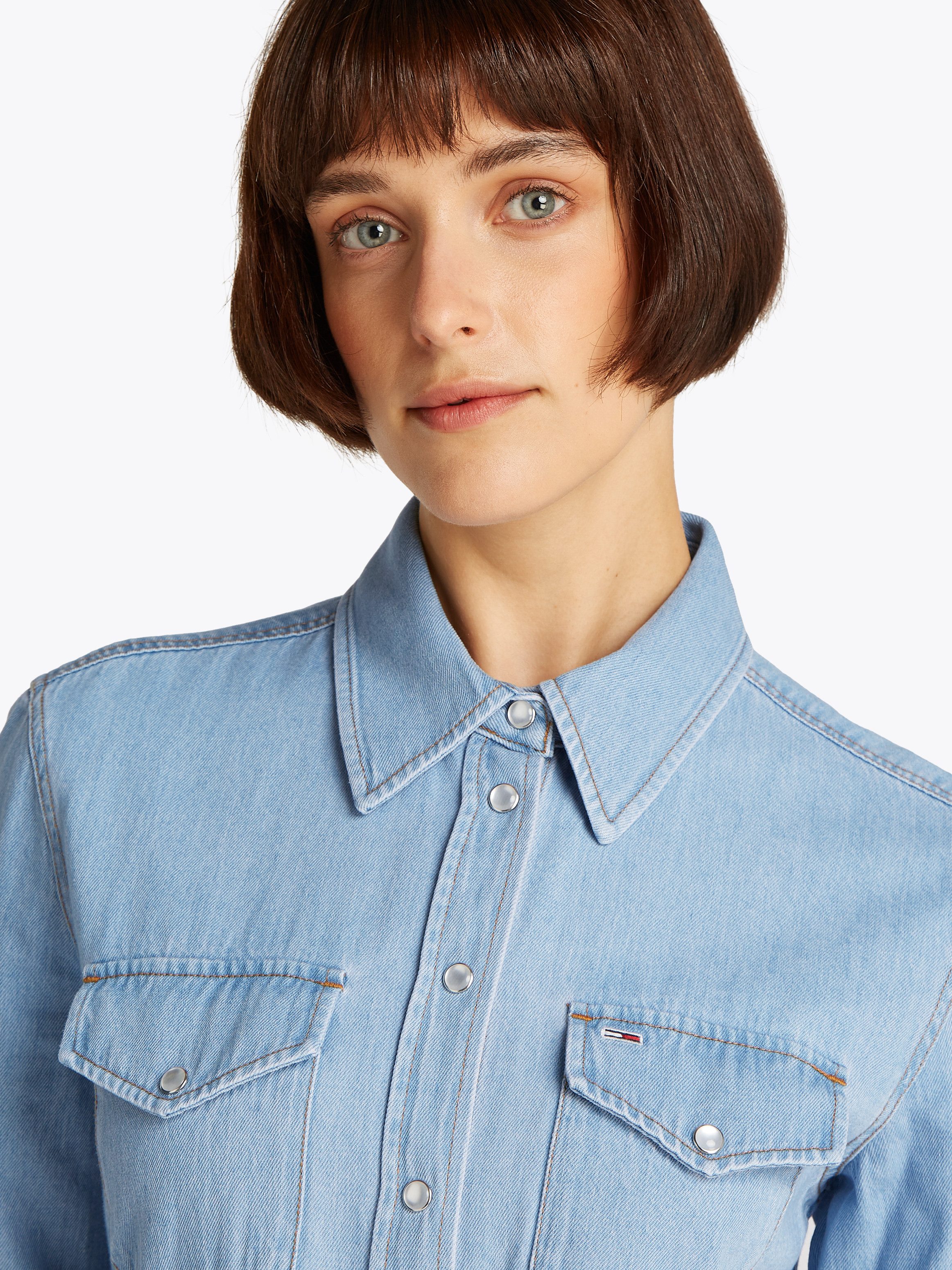 TOMMY JEANS Jurk met overhemdkraag REGULAR SHIRT DRESS EXT met borstzakken, logo-borduursel
