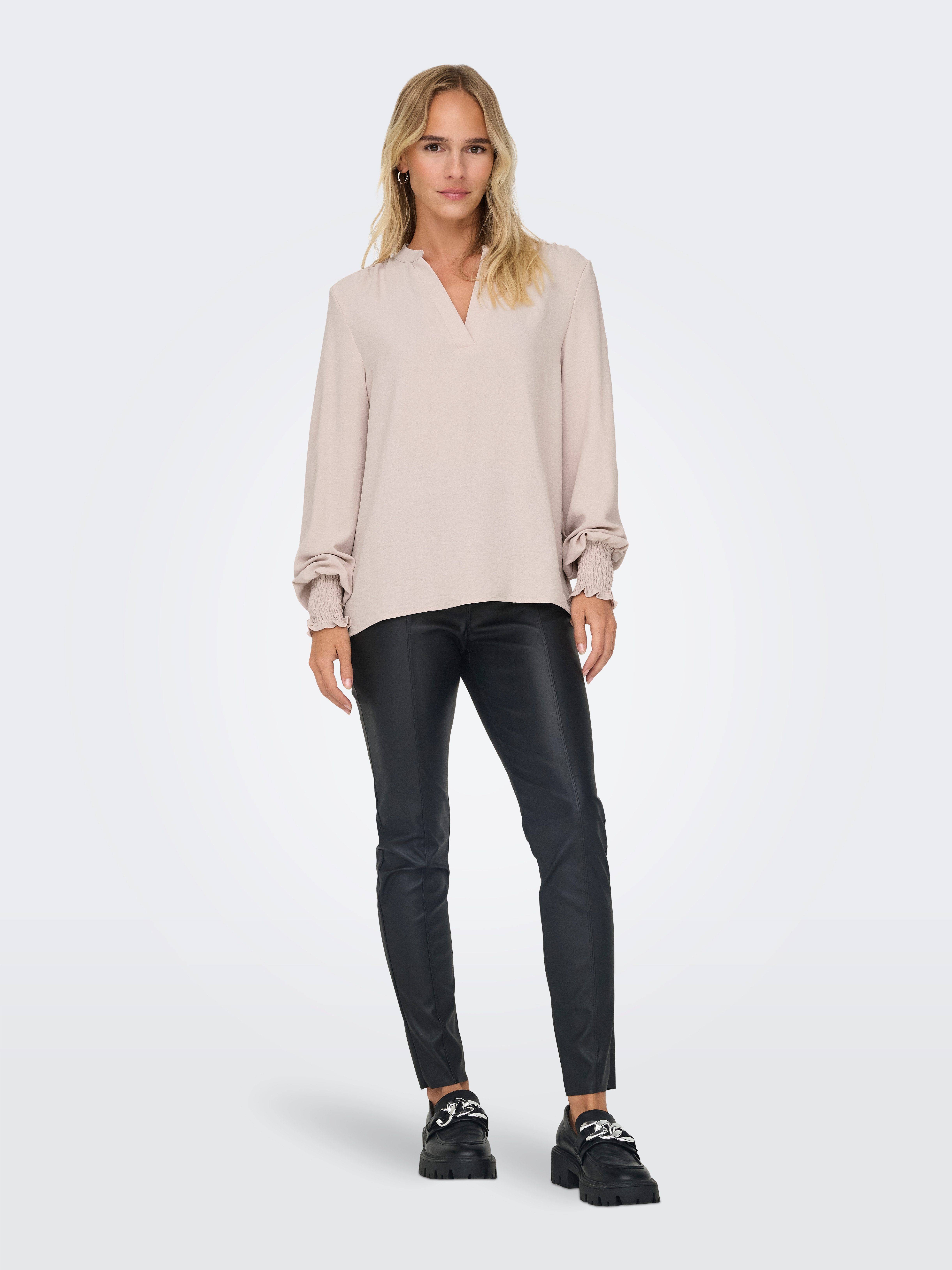 Only Shirt ONLMETTE V-NECK LS SMOCK TOP NOOS WVN