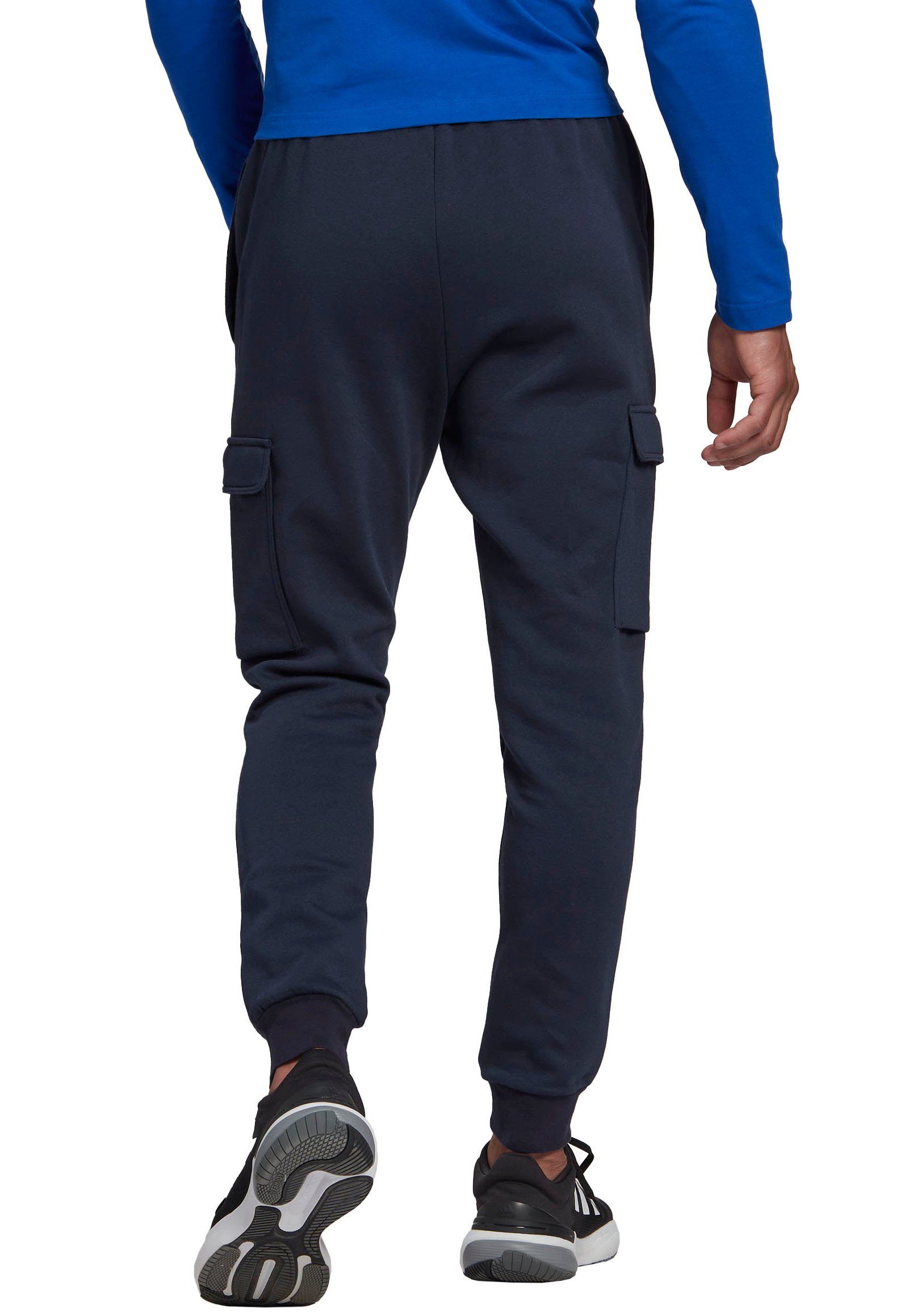 adidas Sportswear Sportbroek ESSENTIALS FLEECE REGULAR TAPERED CARGOBROEK Joggingbroek cargo van zacht fleece-materiaal (1-delig)