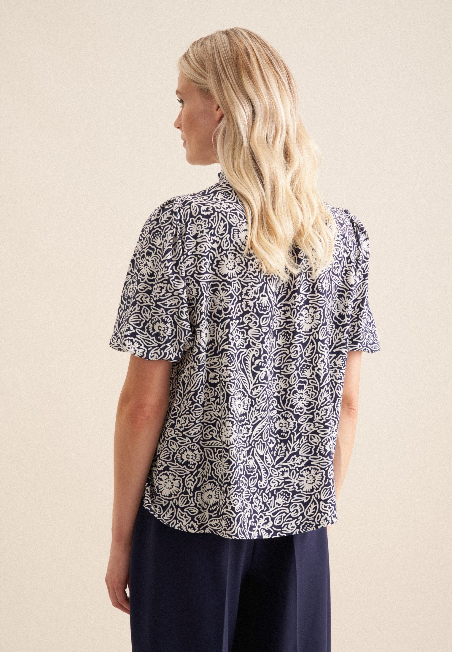 seidensticker Shirtblouse Zwarte roos Korte mouwen ronde hals in bloemmotief