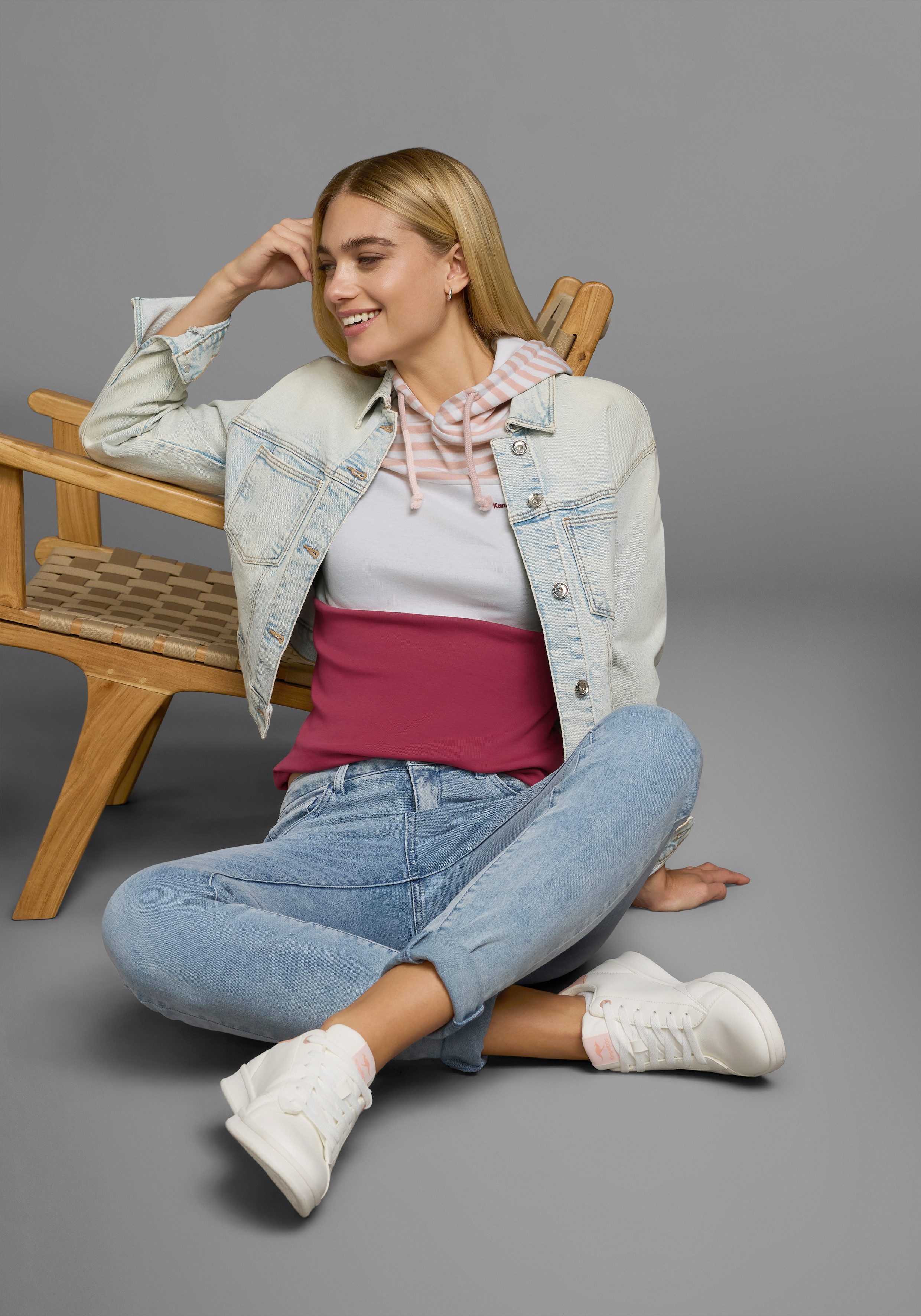 KangaROOS Capuchonshirt Lange mouwen, zeer figuurvolgend, met colourblocking-look