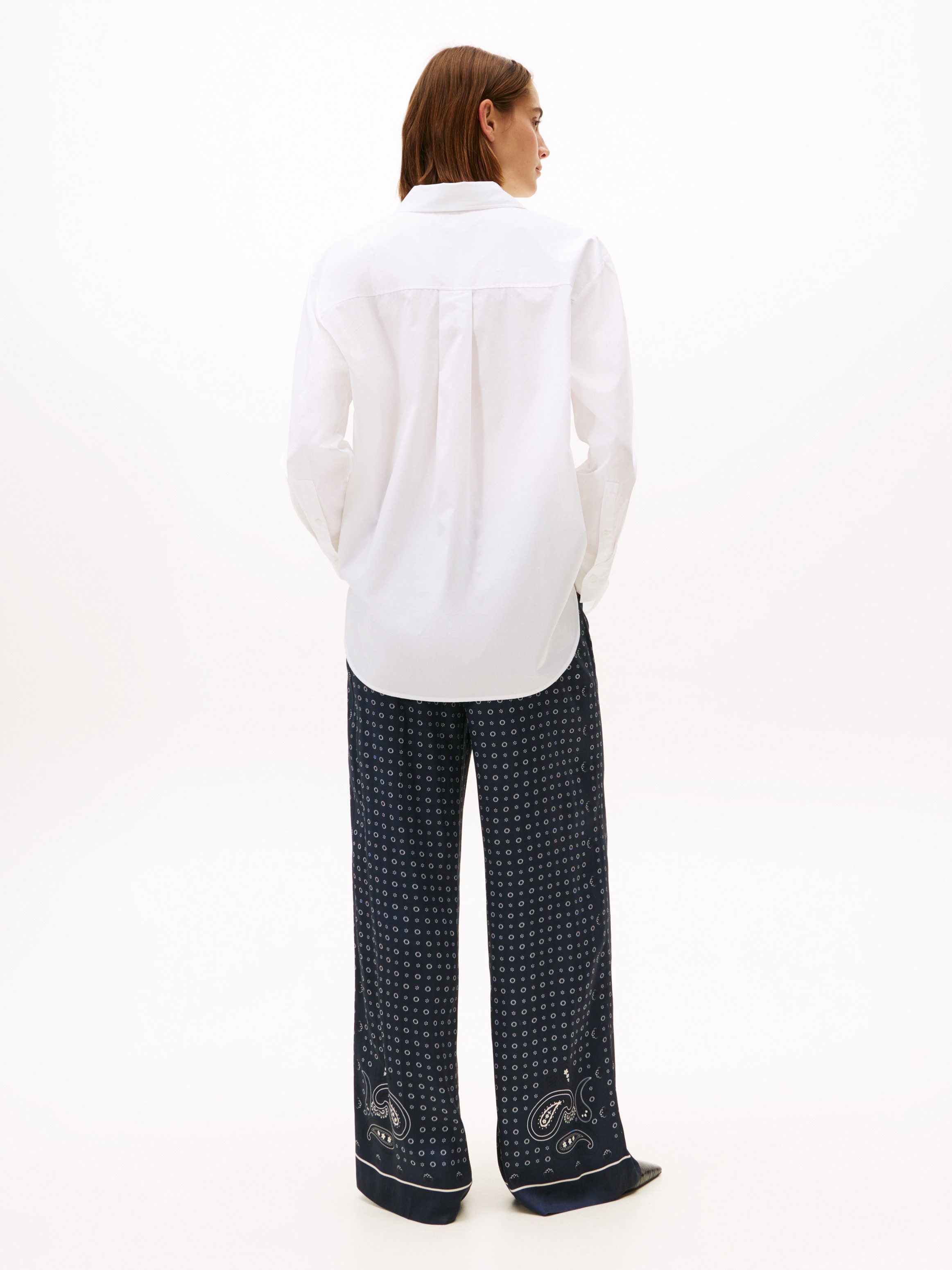 Tommy Hilfiger Overhemdblouse ESS POPLIN EASY FIT SHIRT Achter langer gesneden met afgeronde zoom
