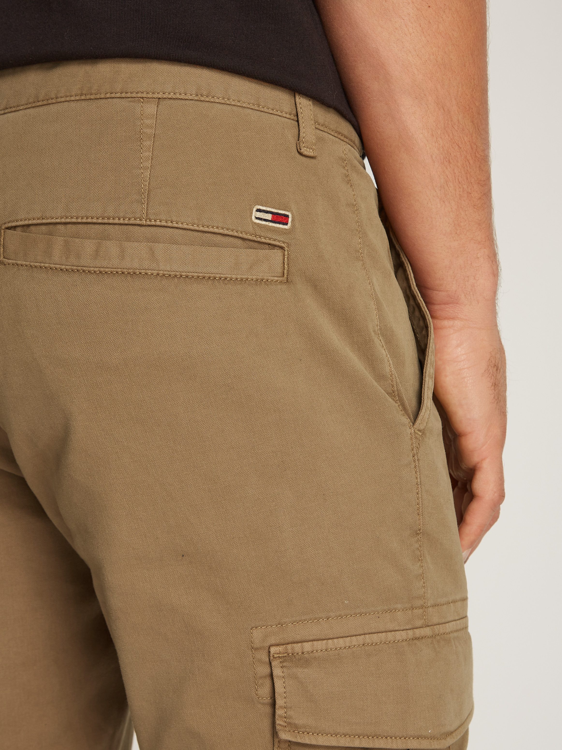 TOMMY JEANS Cargobroek TJM AUSTIN CARGO met geborduurd logo