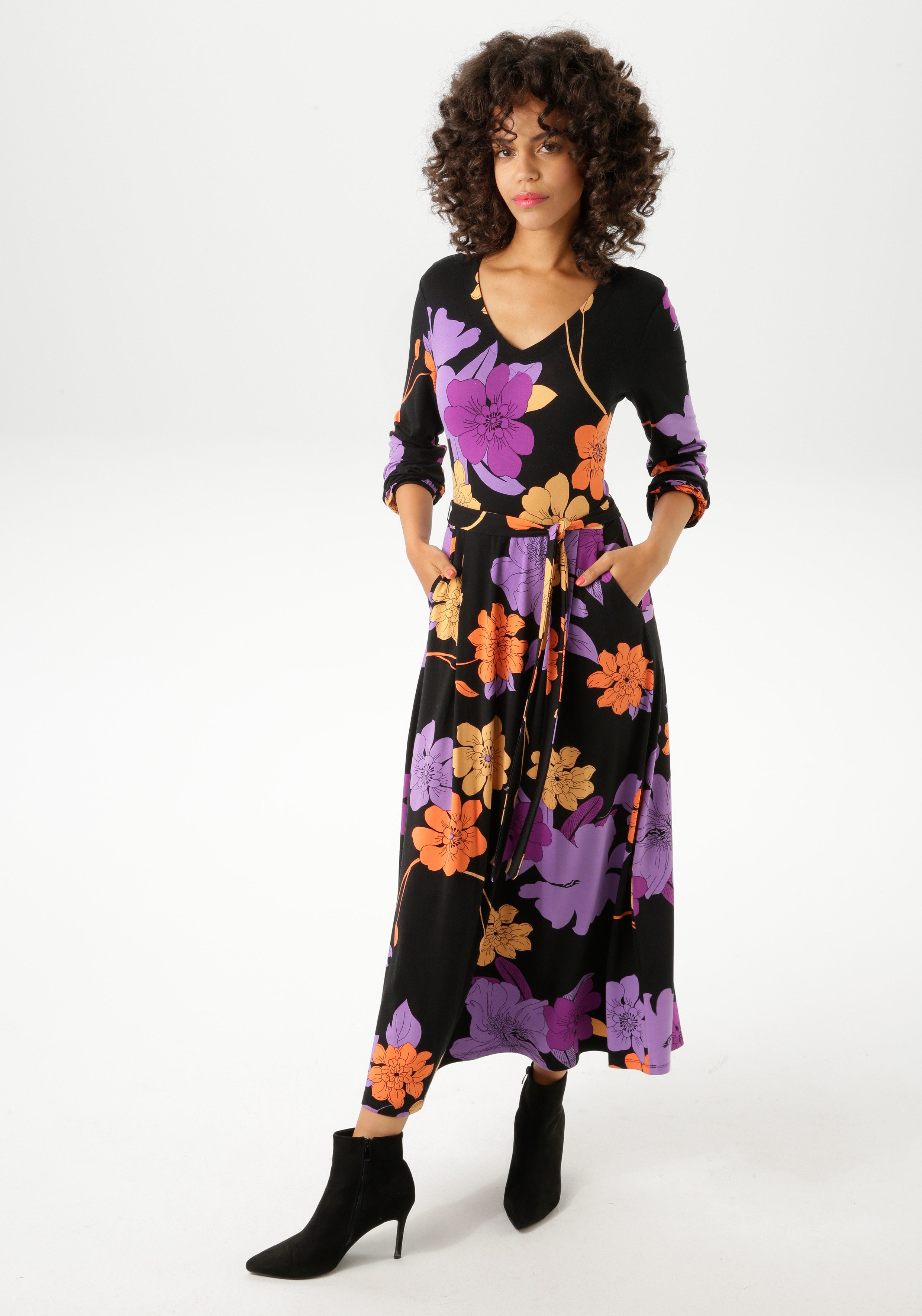 Aniston CASUAL Maxi-jurk met grootformaat kleurharmonieuze bloemen bedrukt nieuwe collectie (Met een afneembare bindstrik)