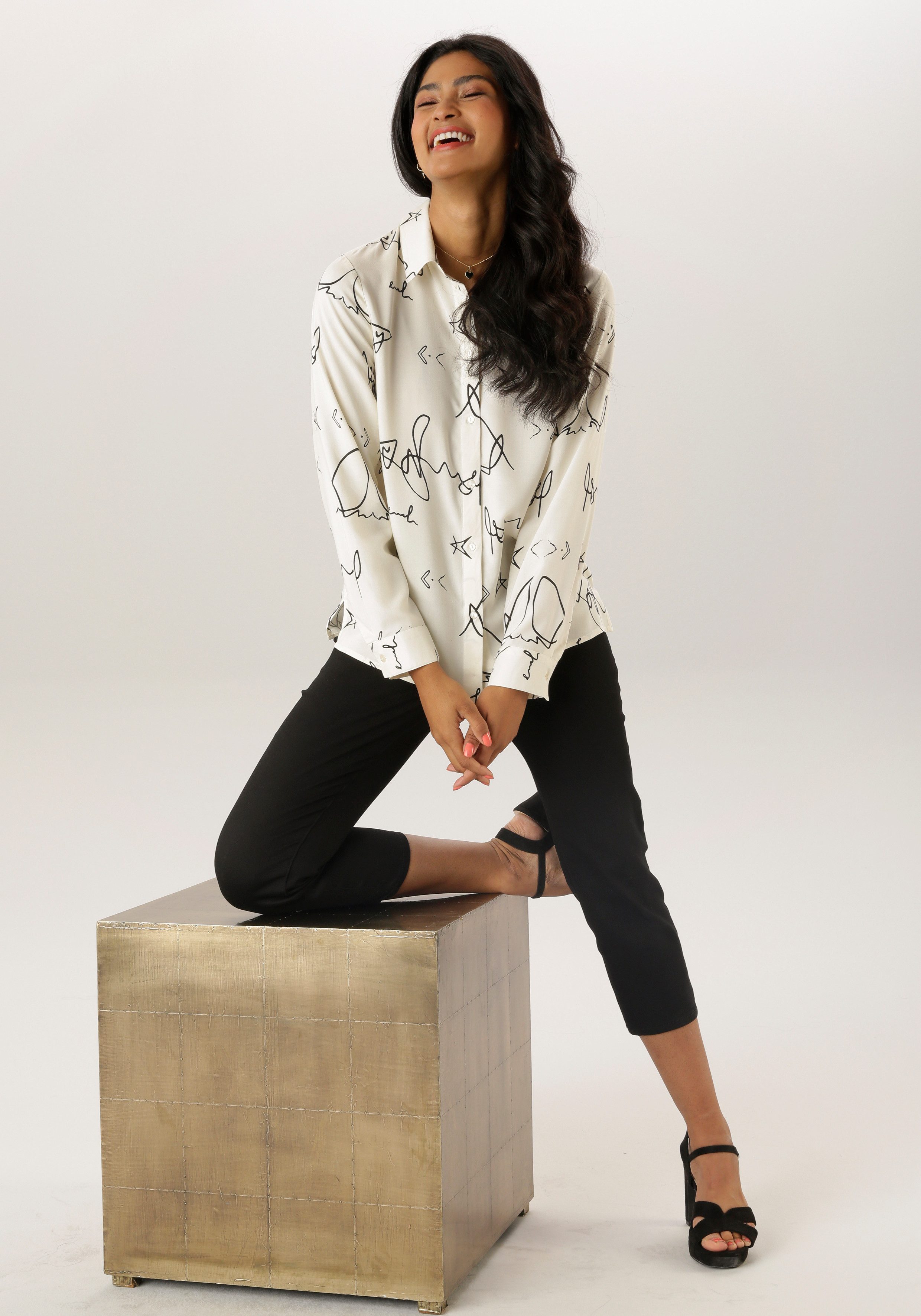 Aniston SELECTED Overhemdblouse met modieus stijlvolle all-over-print - nieuwe collectie