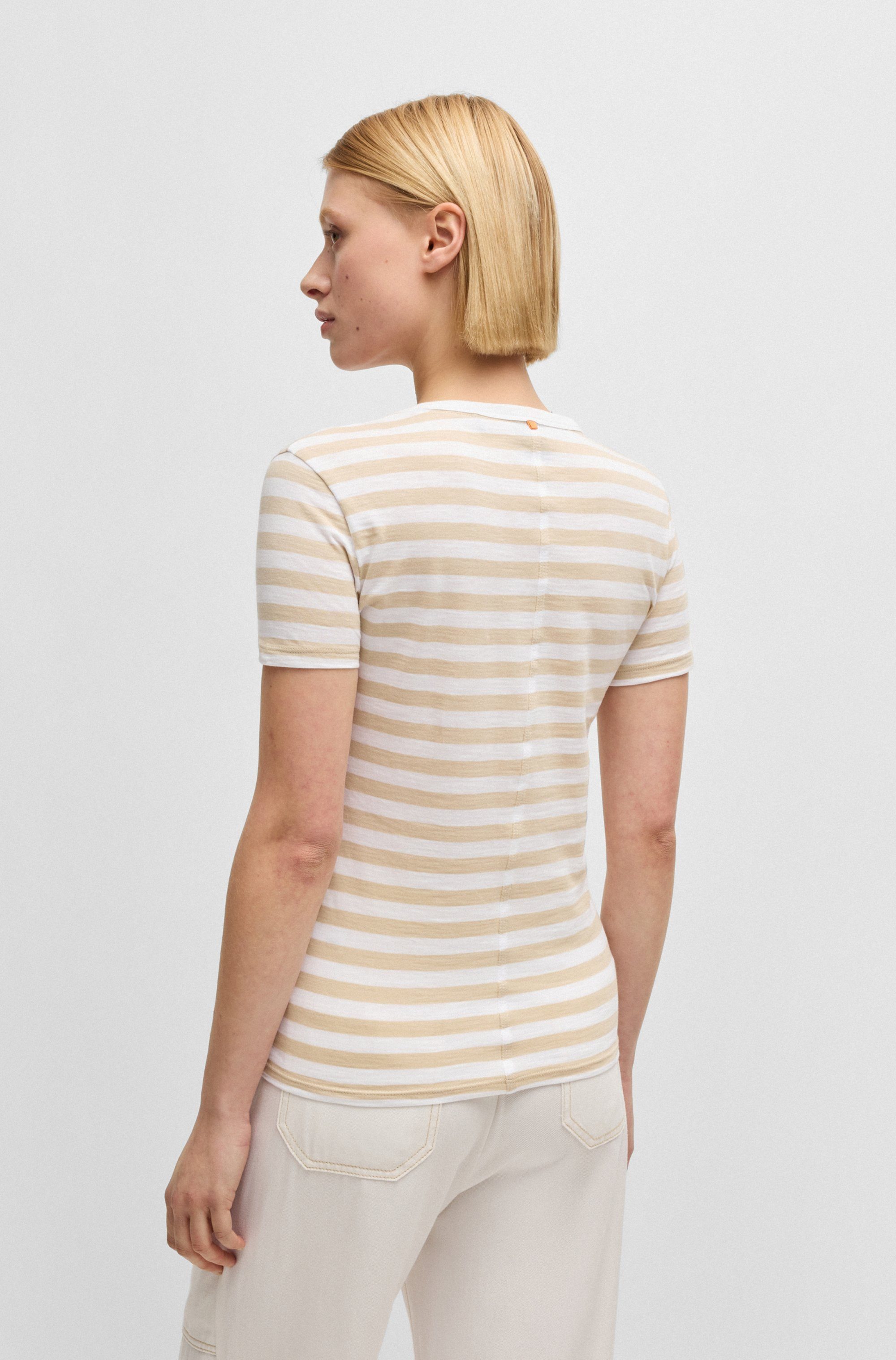 Boss Orange T-shirt Esla Striped Premium Damesmode Premium damesmode in gestreept ontwerp