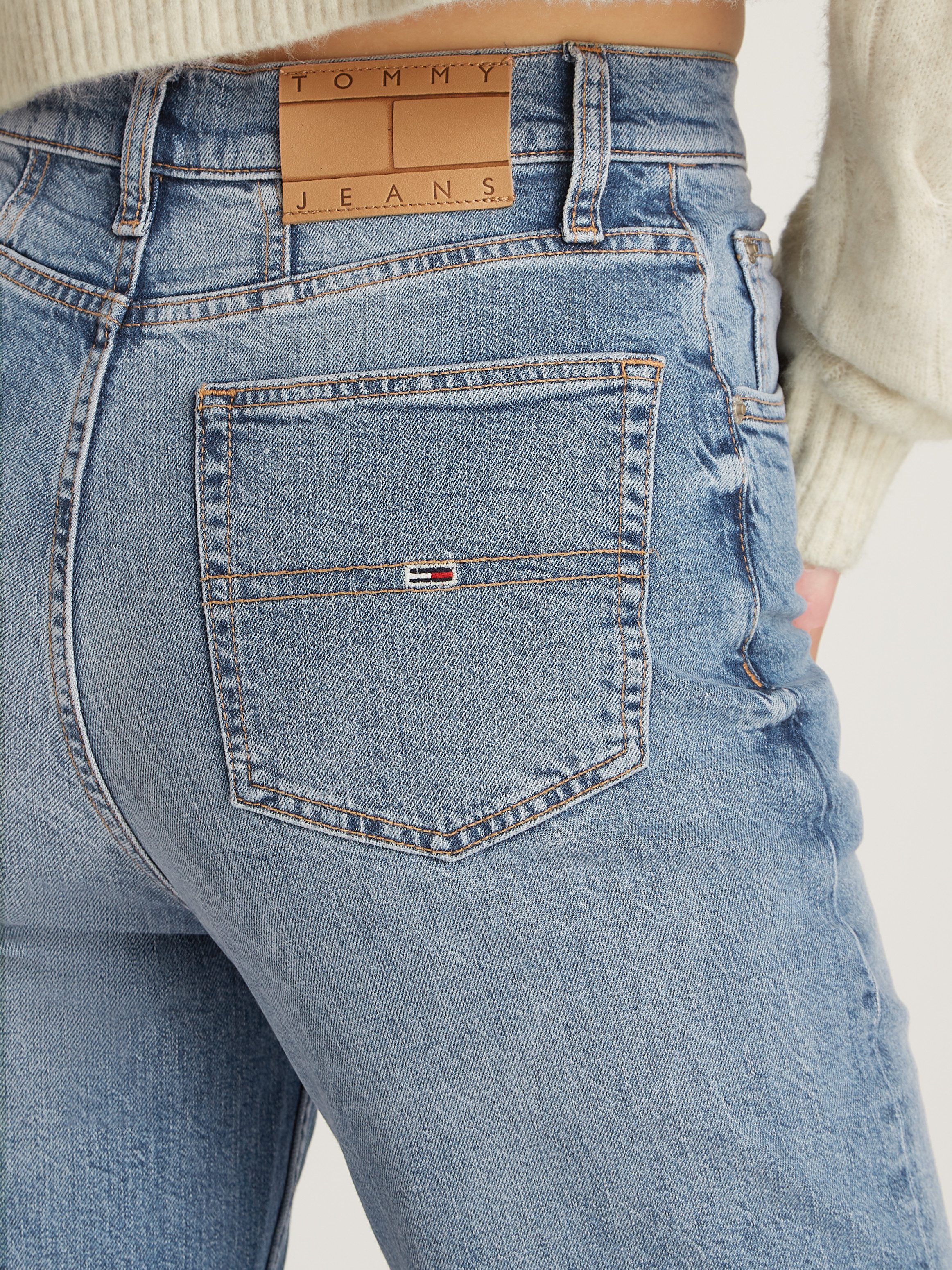 TOMMY JEANS Mom jeans High waist - Mom-Jeans Tapered met logo-borduurwerk, in enkelvrije lengte