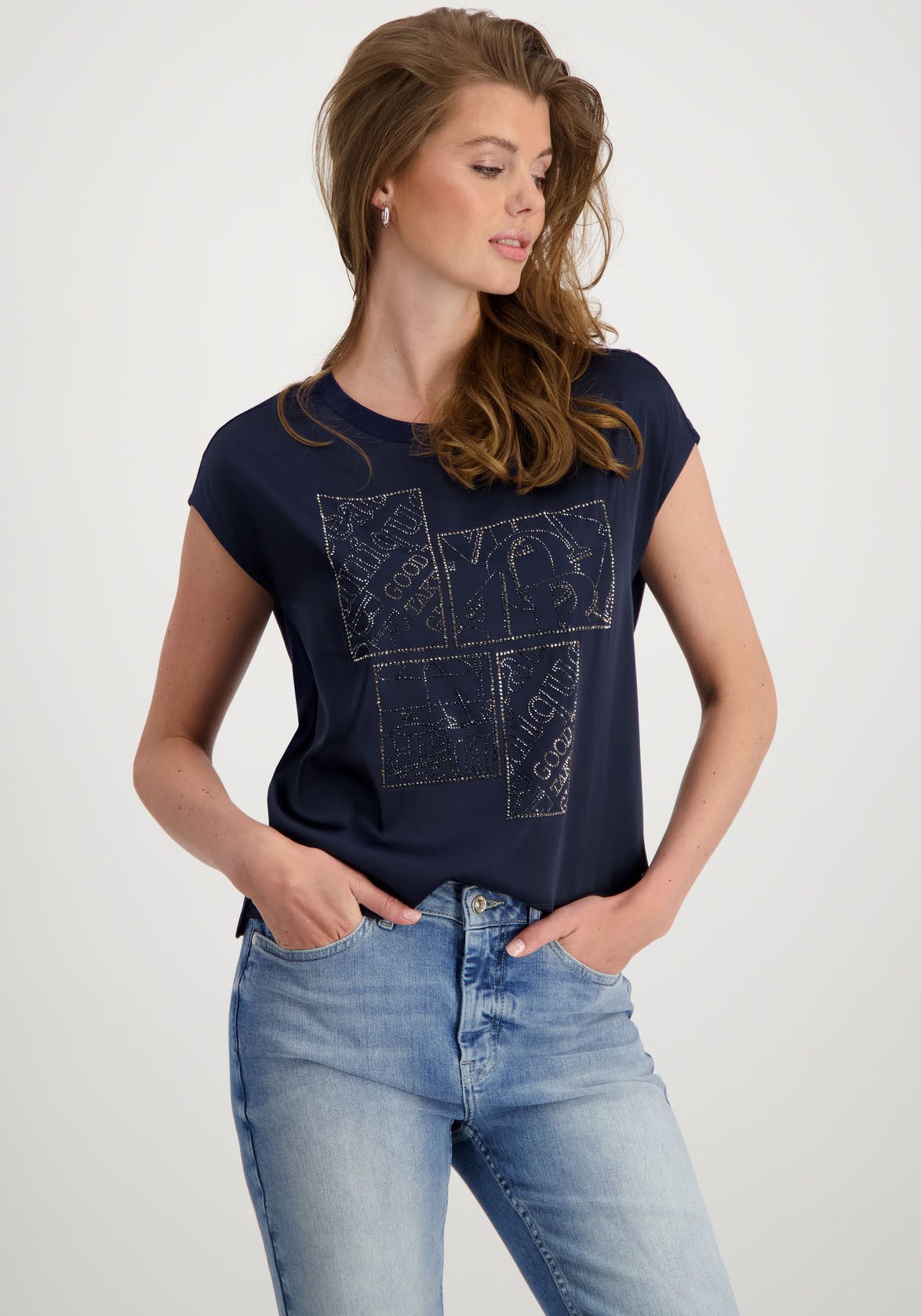 Monari Blouse zonder sluiting met frontprint van glinsterende studs