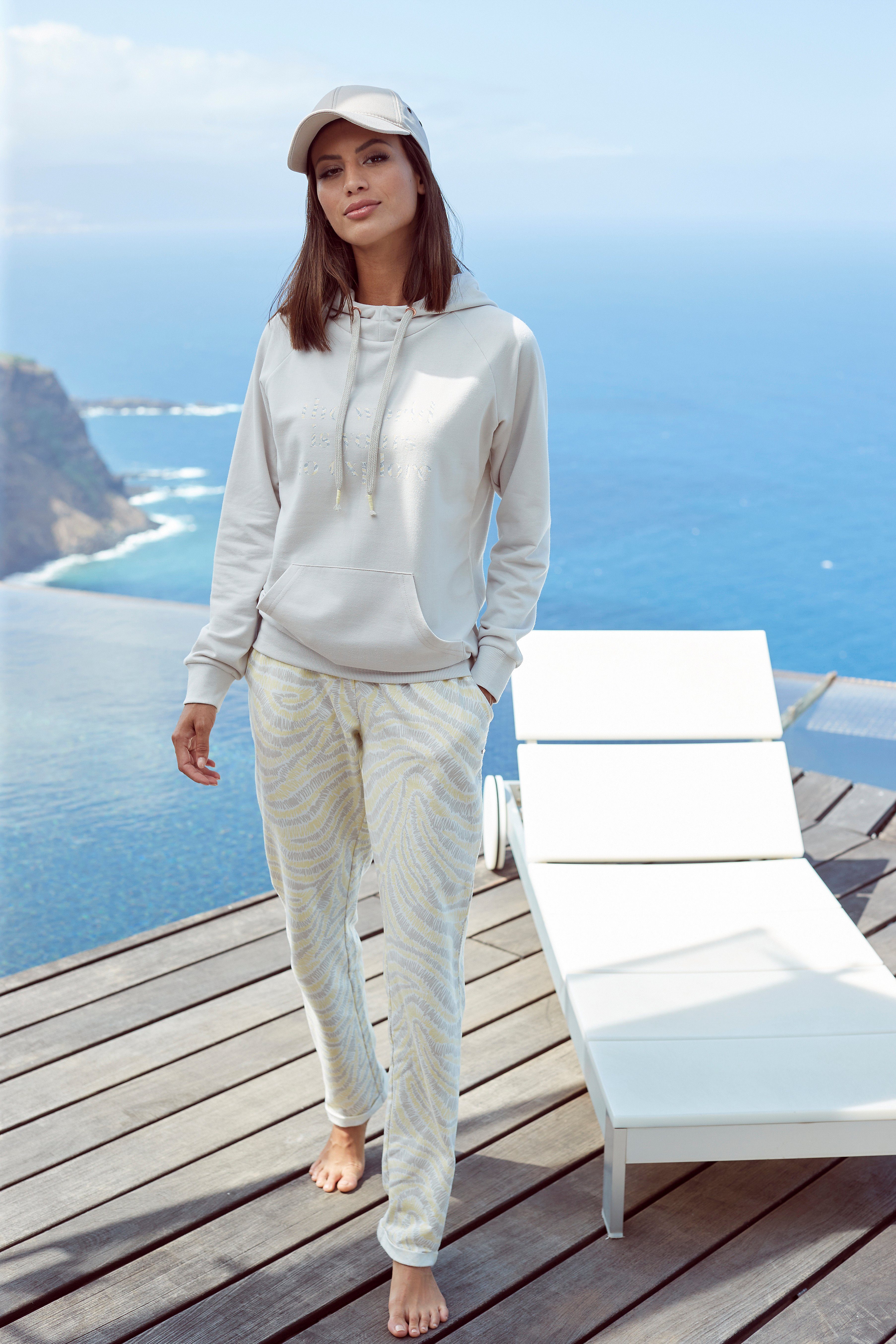 Lascana Hoodie met statement print, loungepak