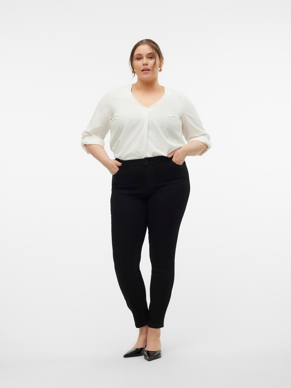 Vero Moda Curve Skinny fit jeans VMCELLY MR SKINNY JEANS BLK CUR NOOS
