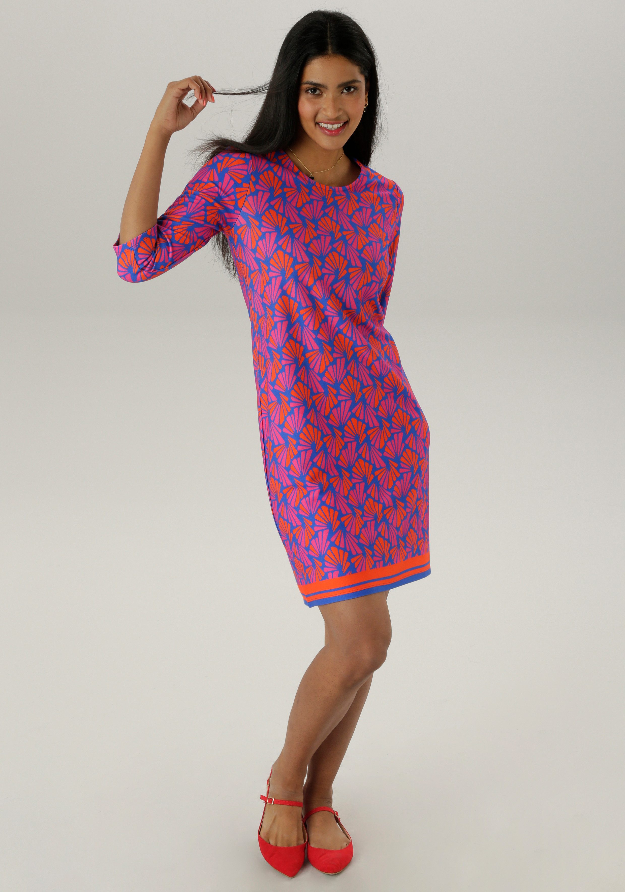 Aniston SELECTED Jerseyjurk met expressief retro-patroon allover nieuwe collectie