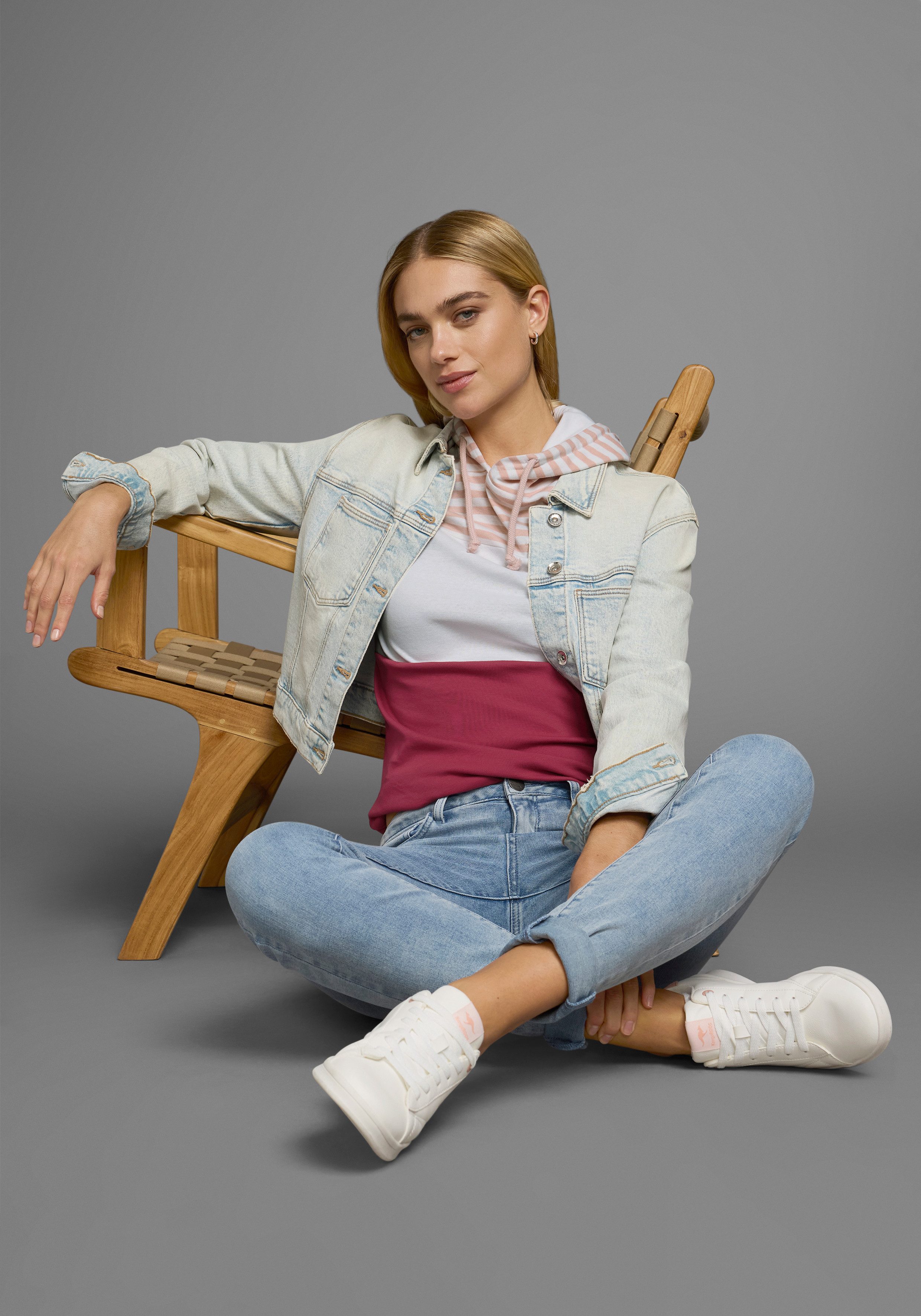 KangaROOS Capuchonshirt Lange mouwen, zeer figuurvolgend, met colourblocking-look