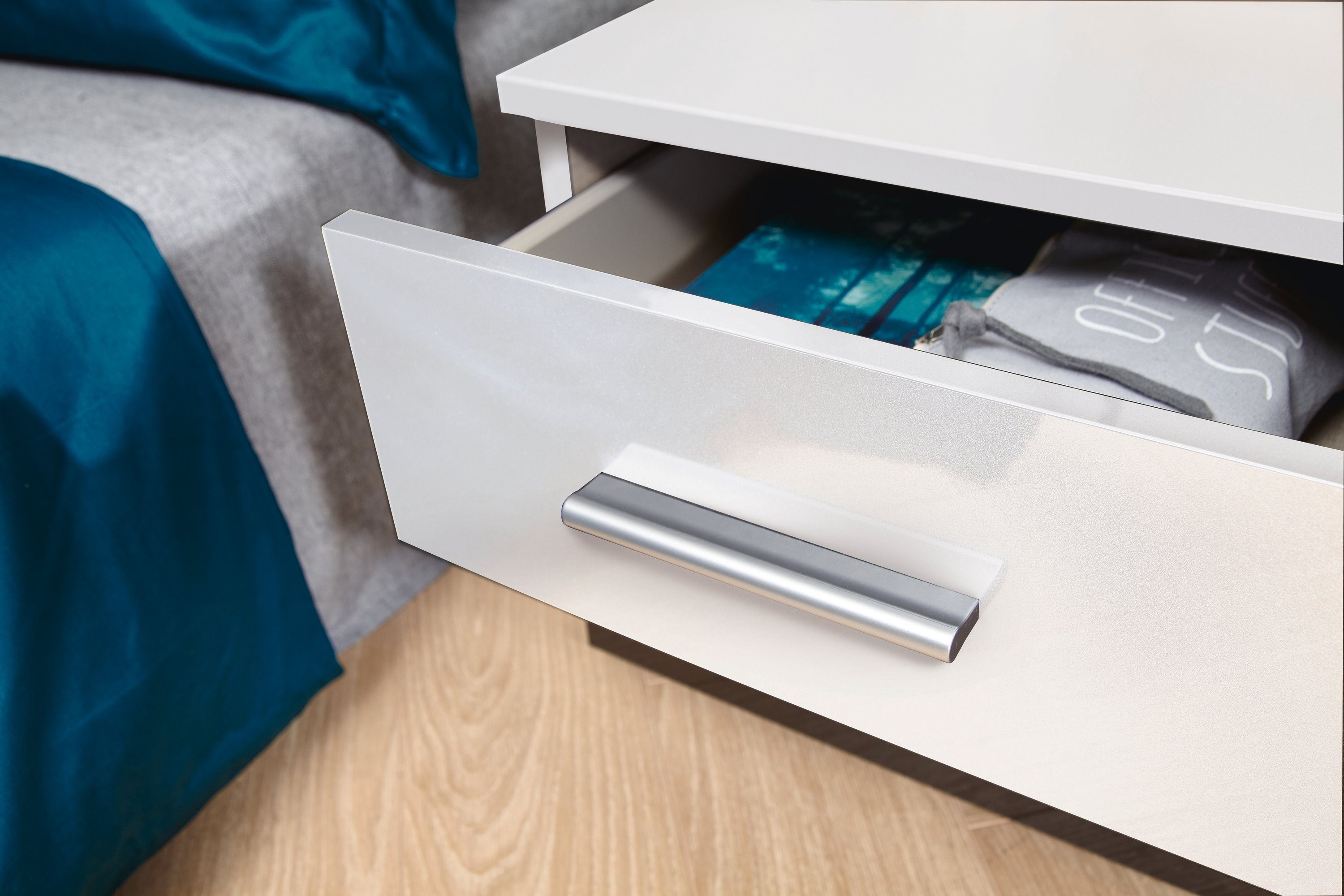 rauch Nachtkastje Base , optioneel met modern hoogglanzend front