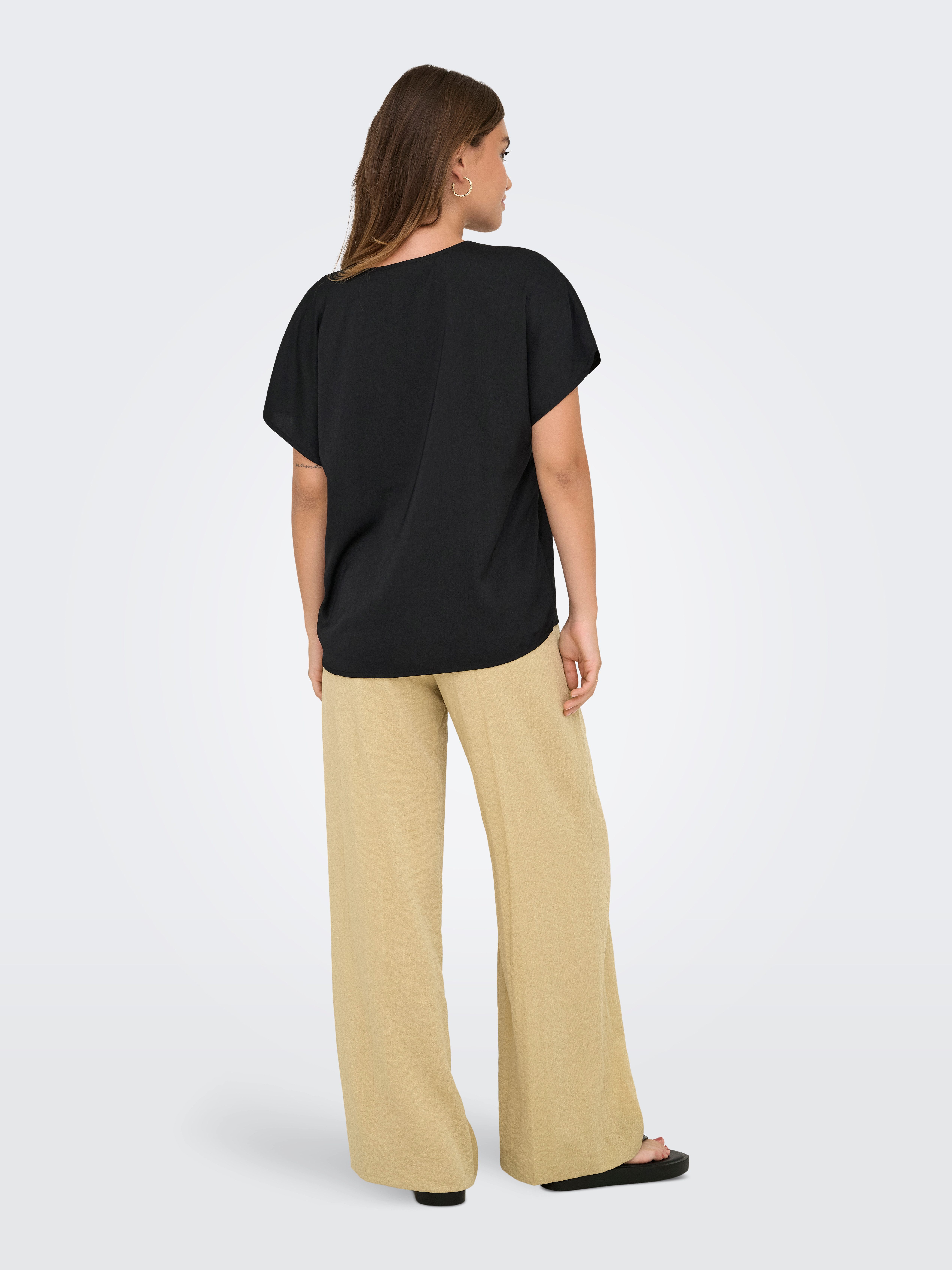 Only Shirt met V-hals ONLLUCY LIFE SS V-NECK TOP WVN