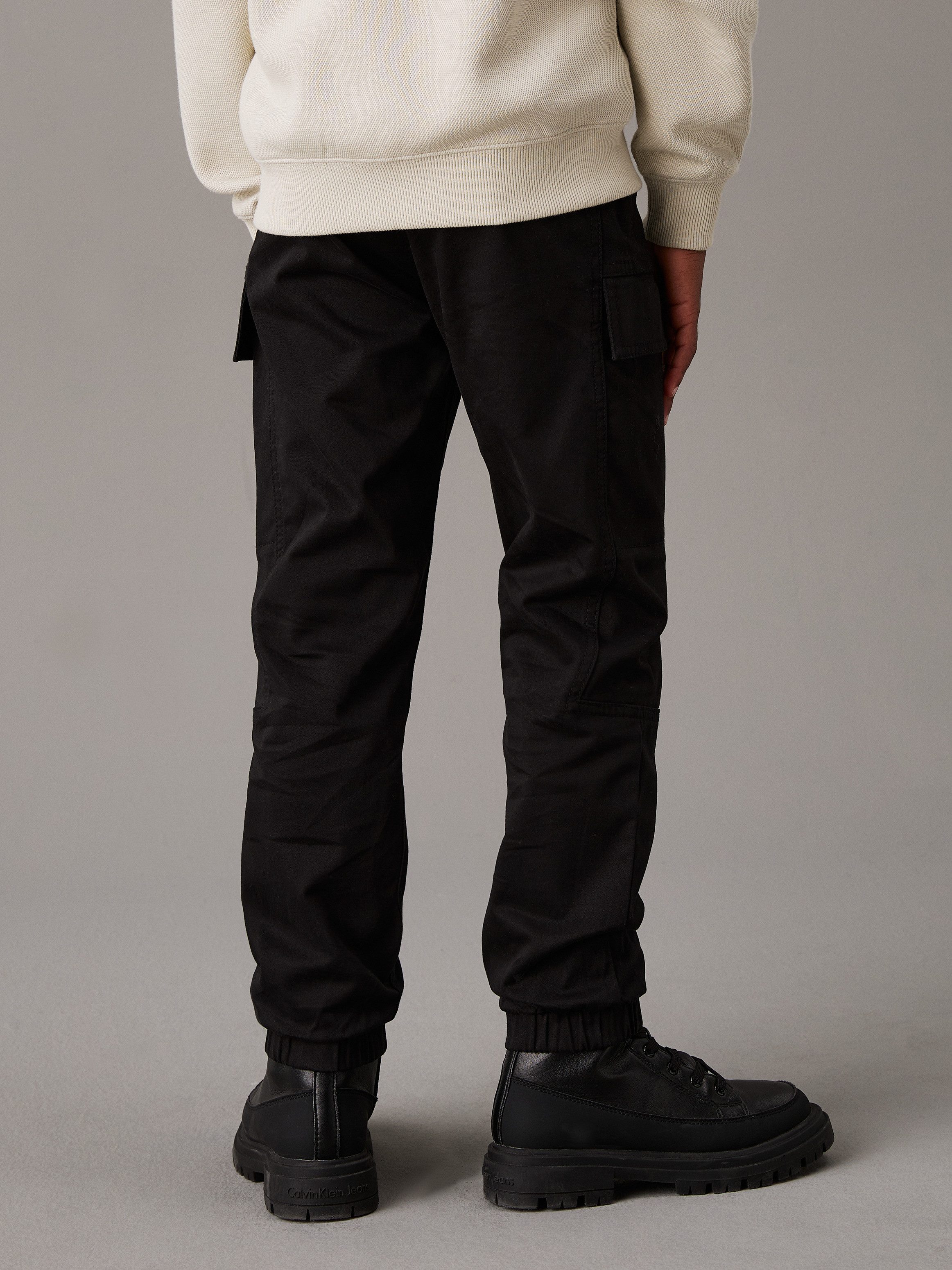 Calvin Klein Sweatbroek ESSENTIAL WOVEN CARGO PANTS voor kinderen tot 16 jaar met logo-print