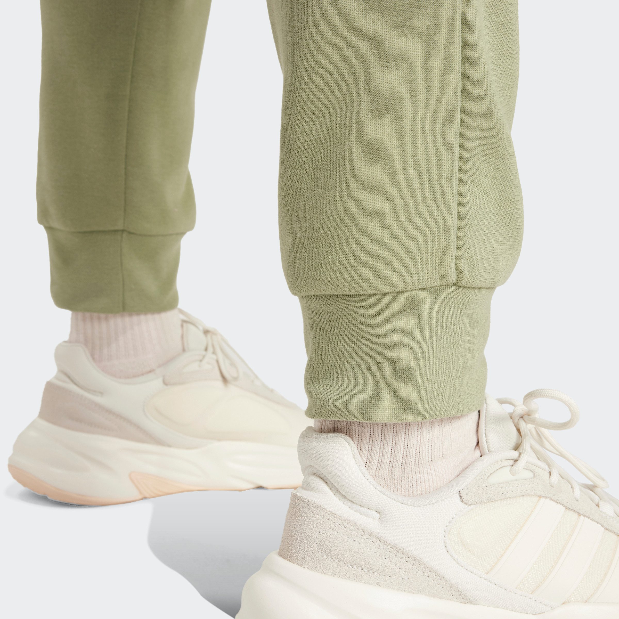 adidas Sportswear Sportbroek ESSENTIALS FLEECE REGULAR TAPERED CARGOBROEK (1-delig)