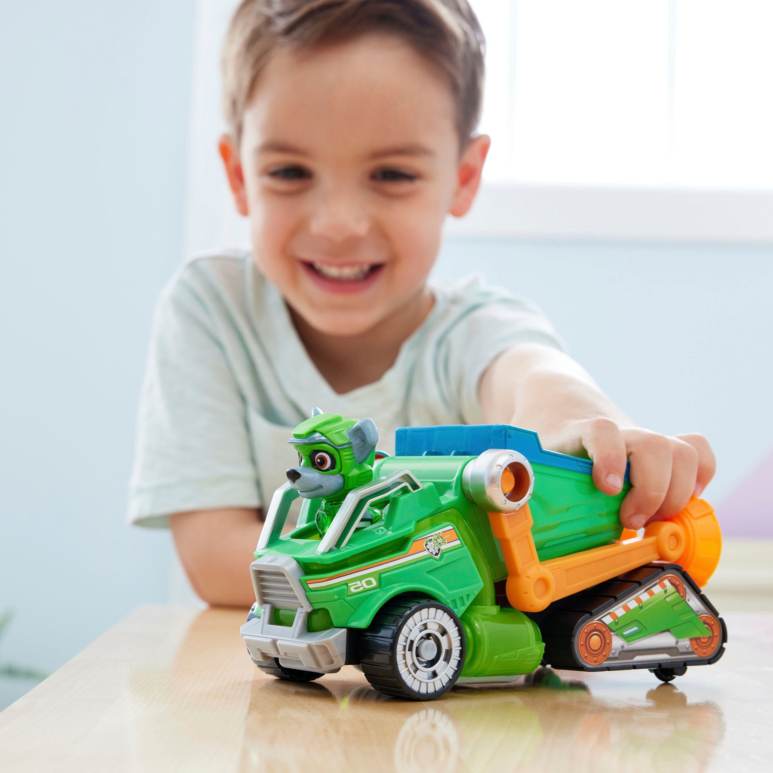 Spin Master Speelgoedauto Paw Patrol - Movie II - Basic Themed Vehicles Rocky Vuilnisauto met puppyfiguur, licht- en geluidseffect