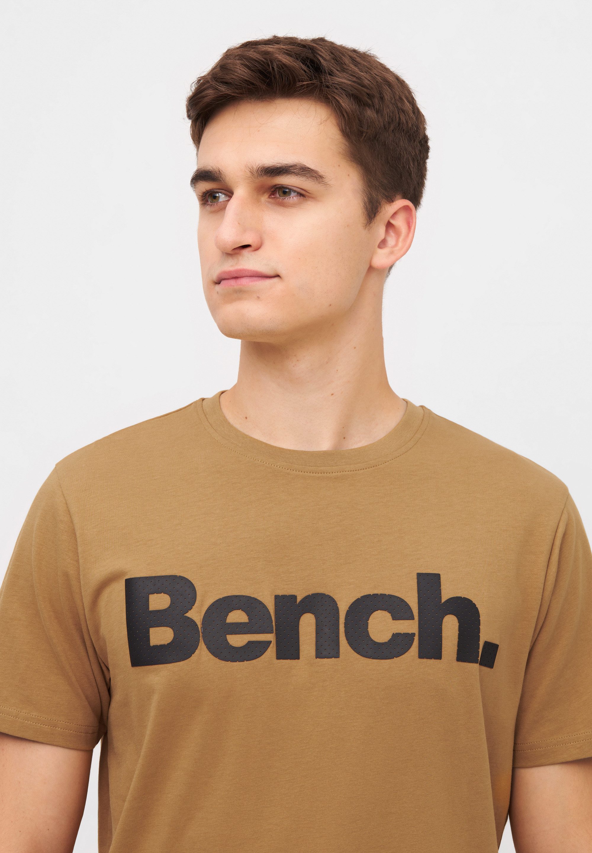 Bench. T-shirt Leandro