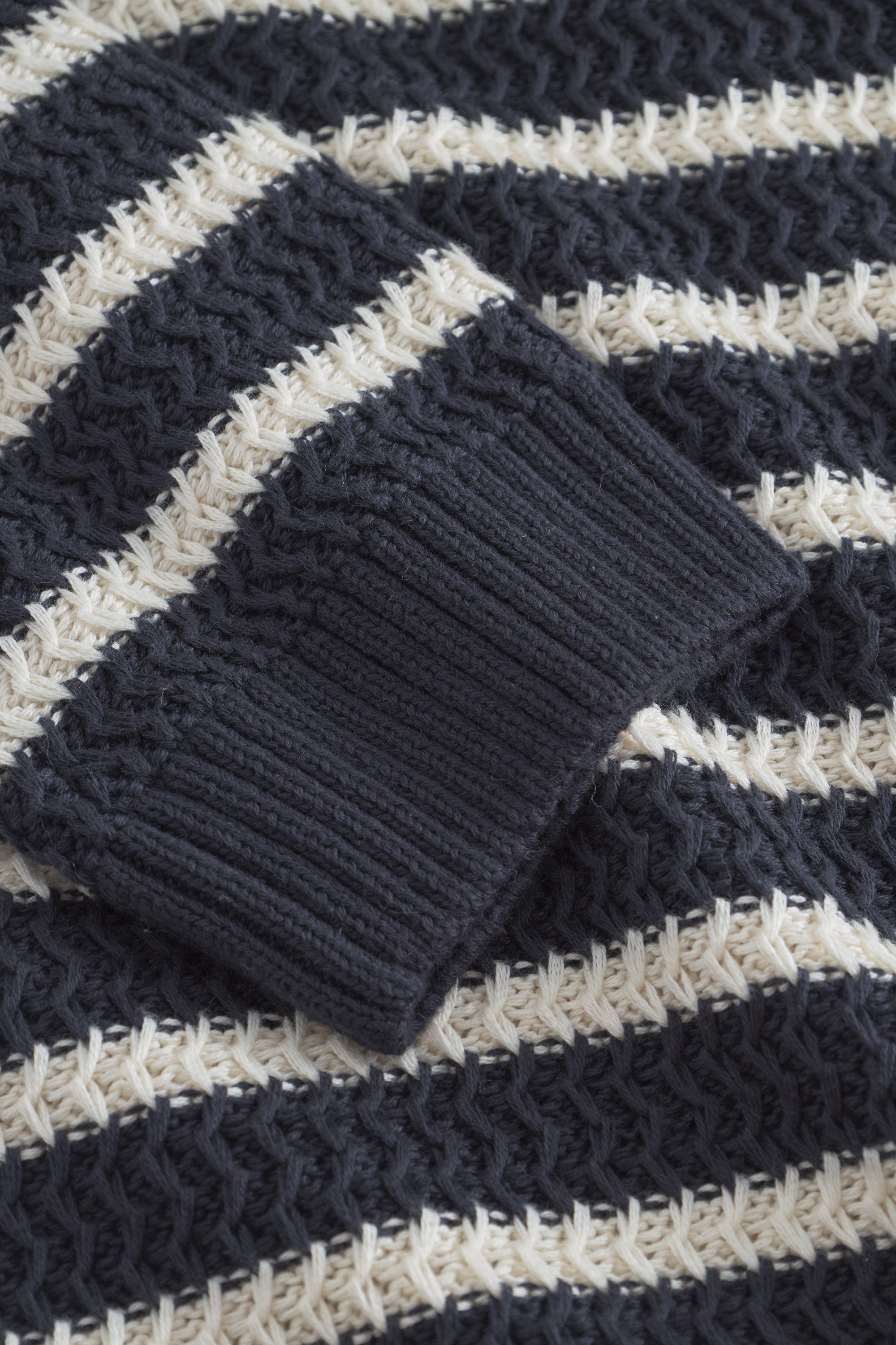 Joop Jeans Trui met ronde hals Gerono Breipatroon, patch aan de zijkant van het lichaam