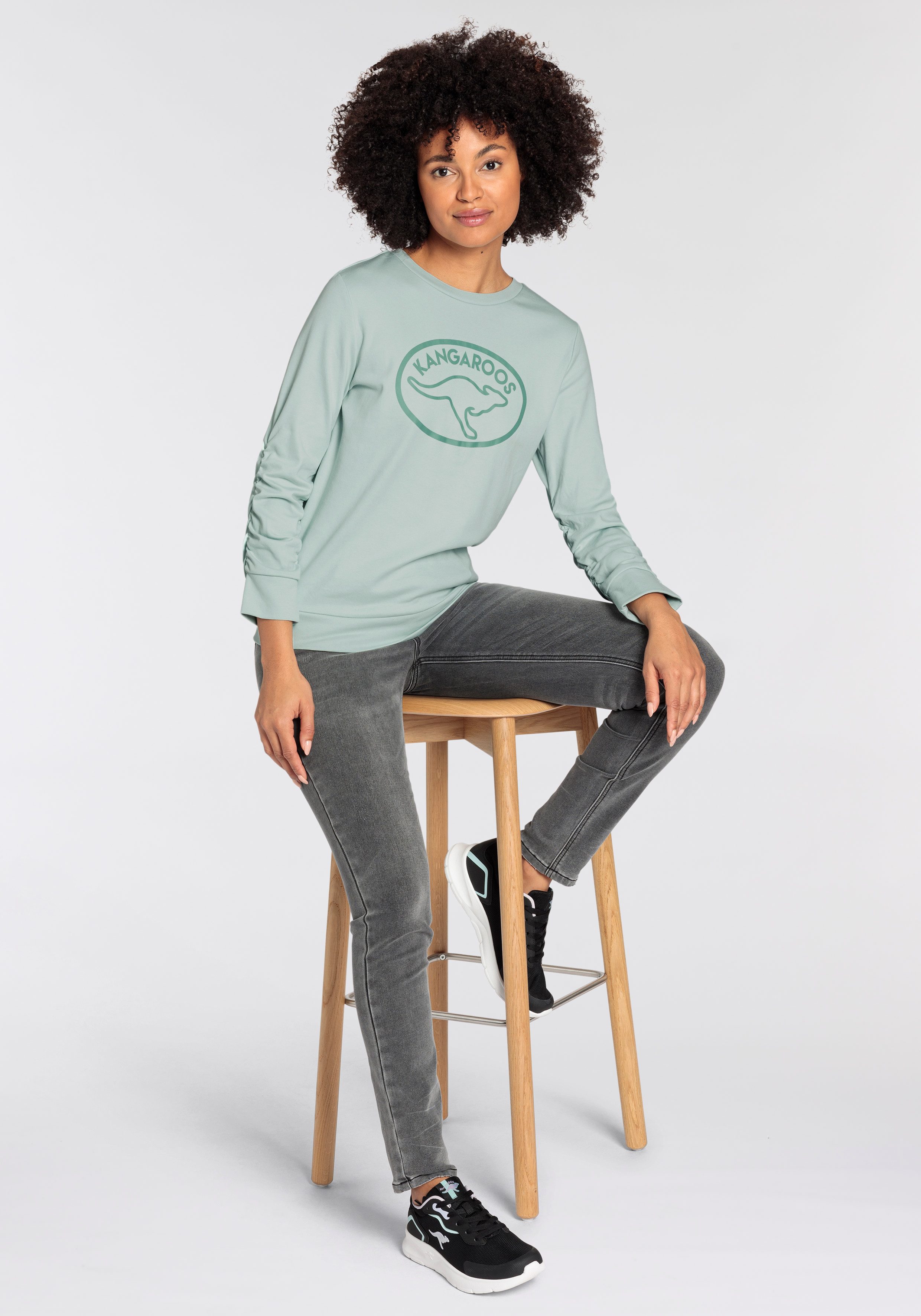 KangaROOS Sweatshirt met rimpeling op de mouw en merk-logo-print nieuwe-kollektion